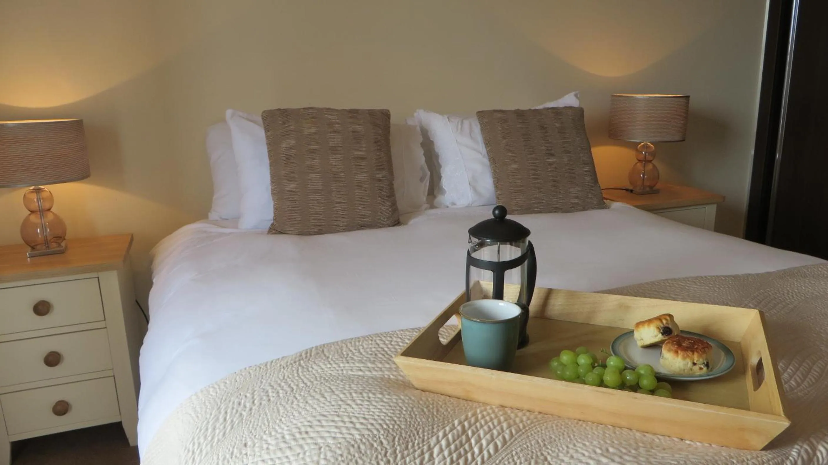 Coffee/tea facilities, Bed in Citystay Living- Warren Close