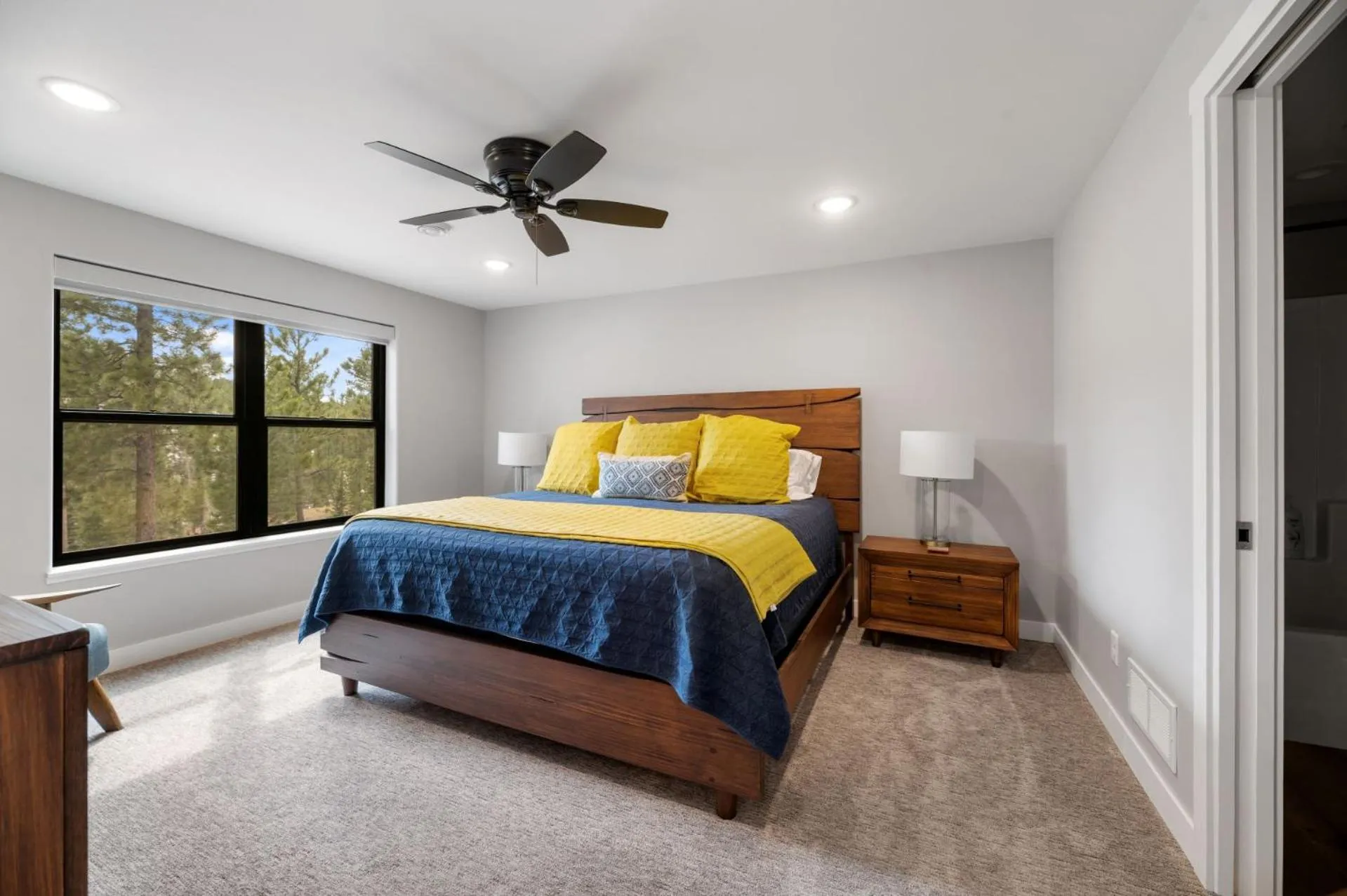 Bed in Copper Skies Lodge at Powder House Pass