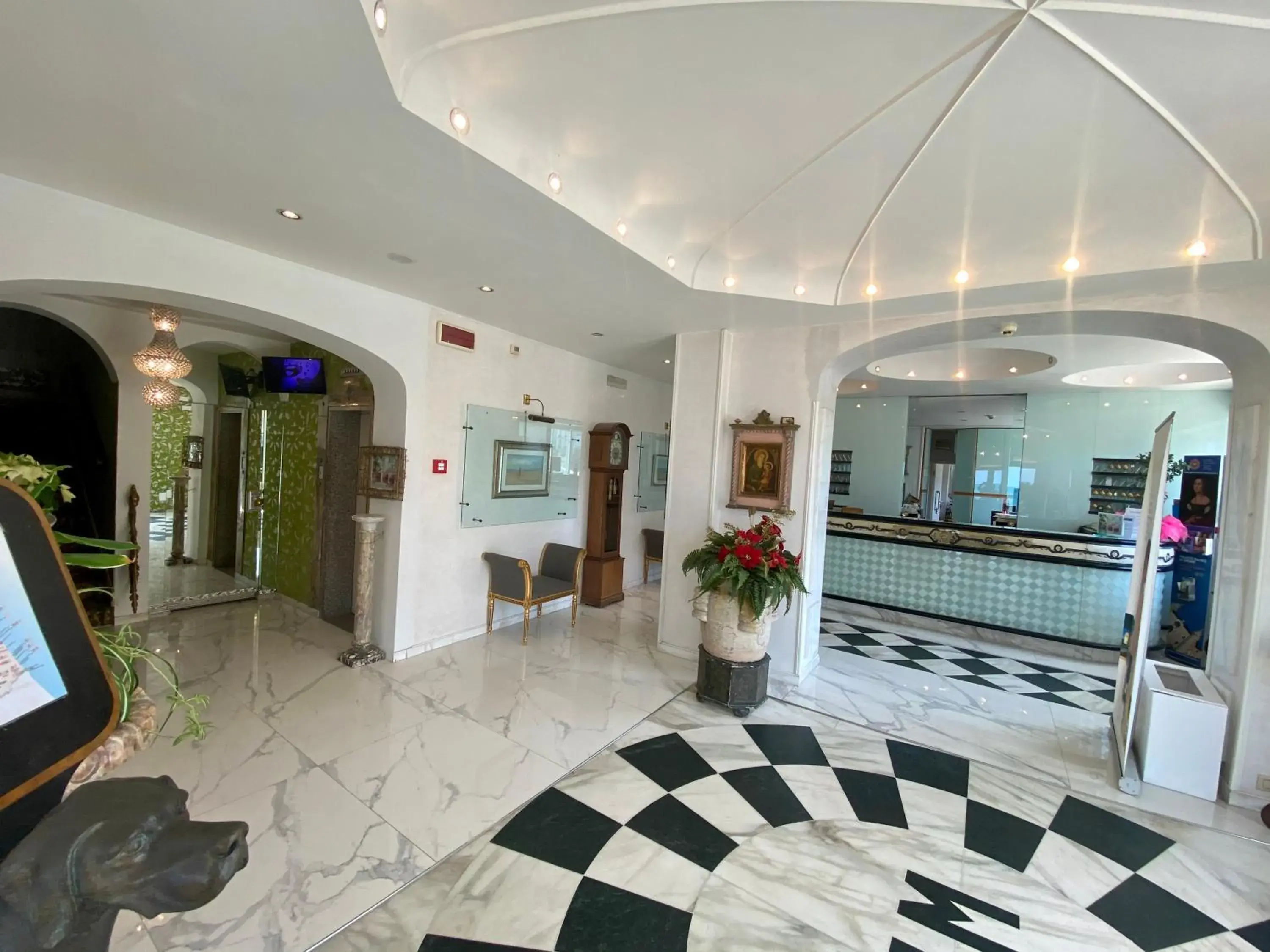 Lobby/Reception in Grand Hotel Michelacci