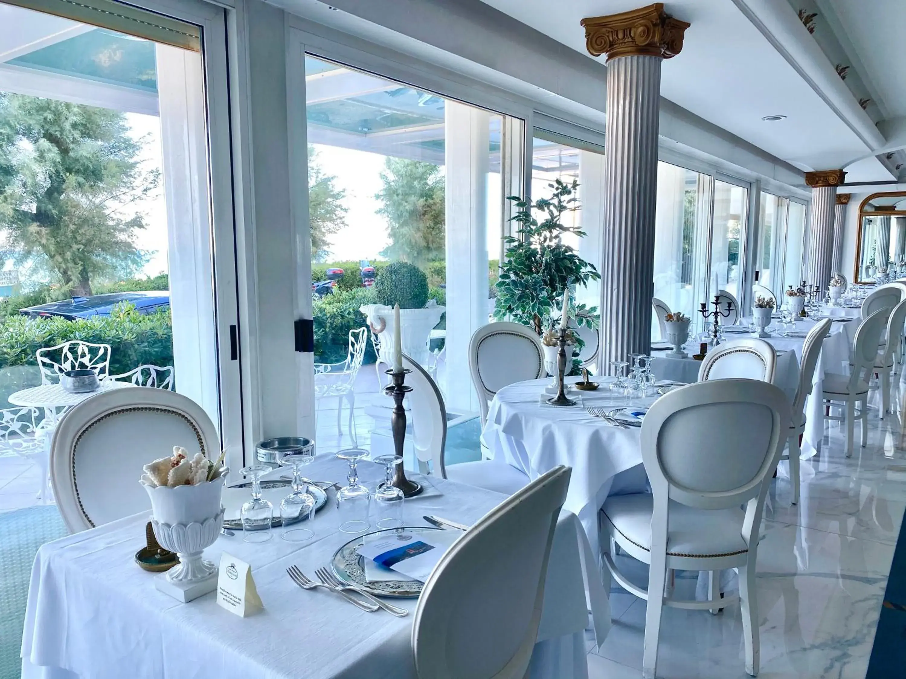 Restaurant/Places to Eat in Grand Hotel Michelacci