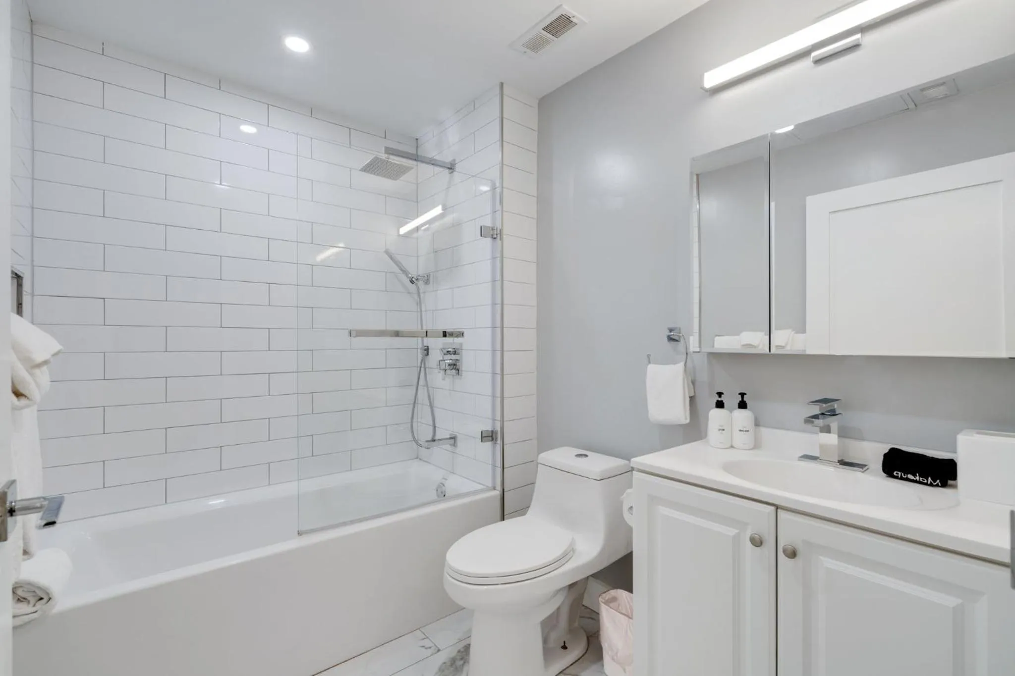 Bathroom in The Ledger Residences by Sosuite - Old City