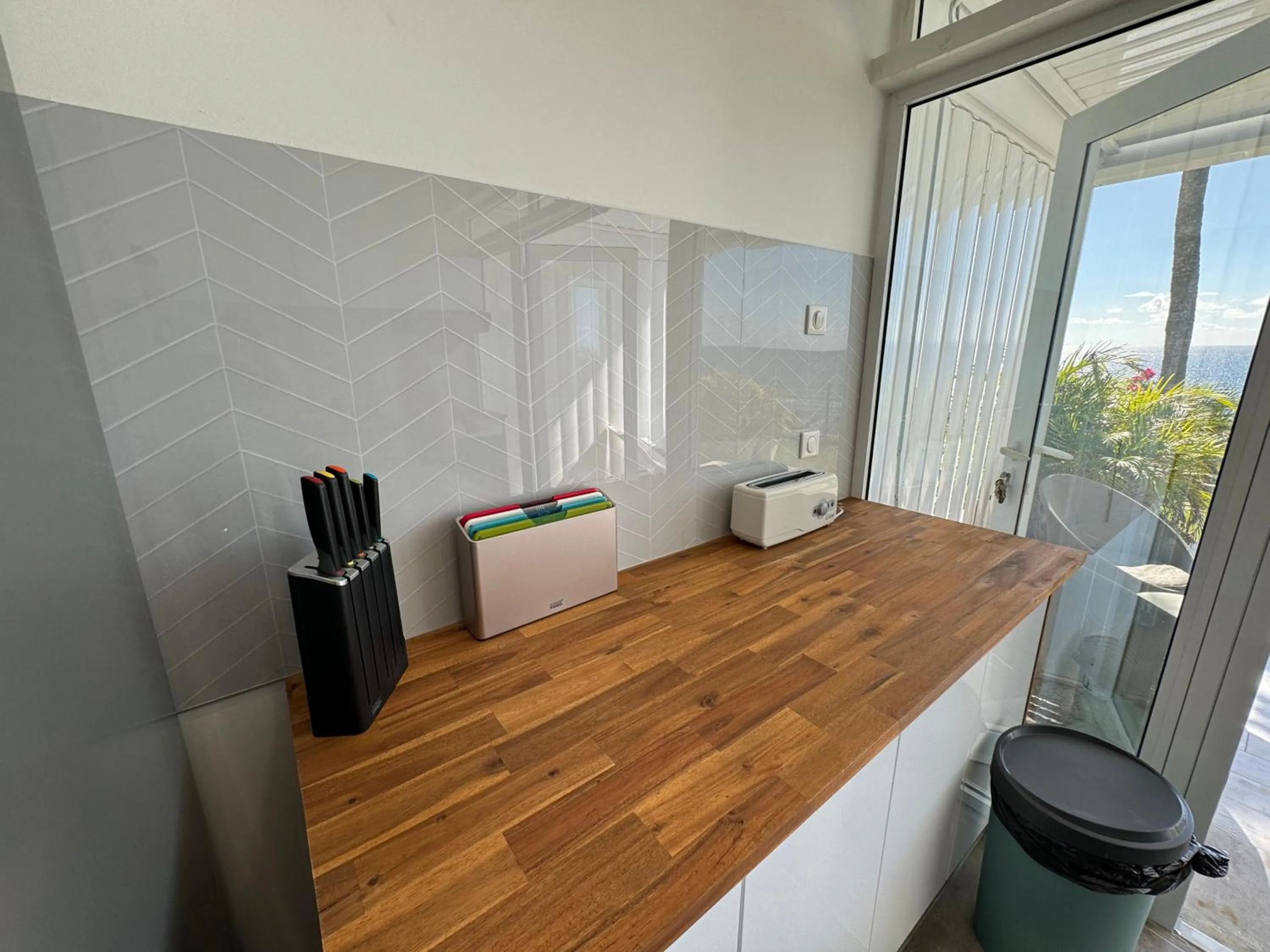 Kitchen or kitchenette in Moana Lodge