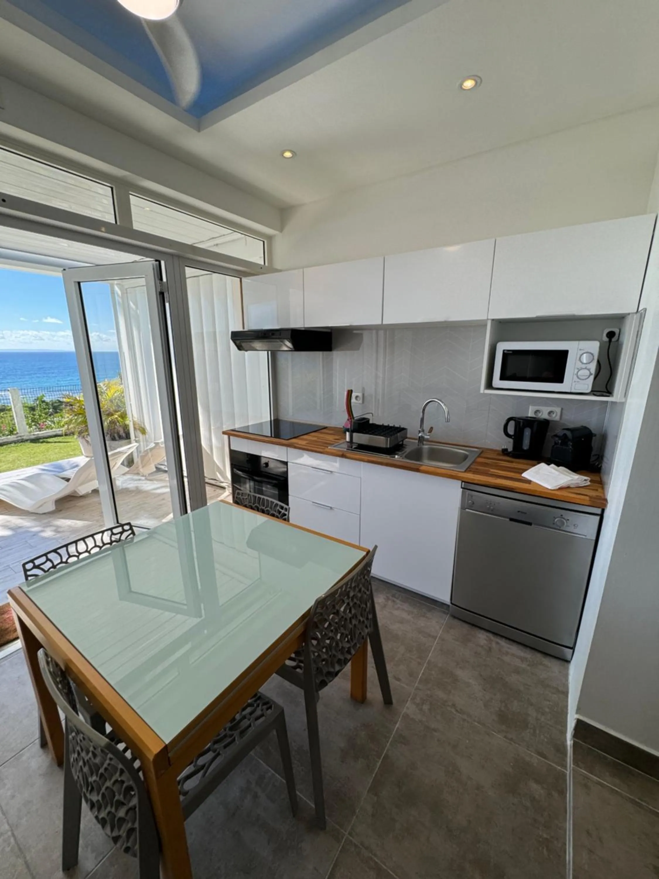 Kitchen or kitchenette in Moana Lodge