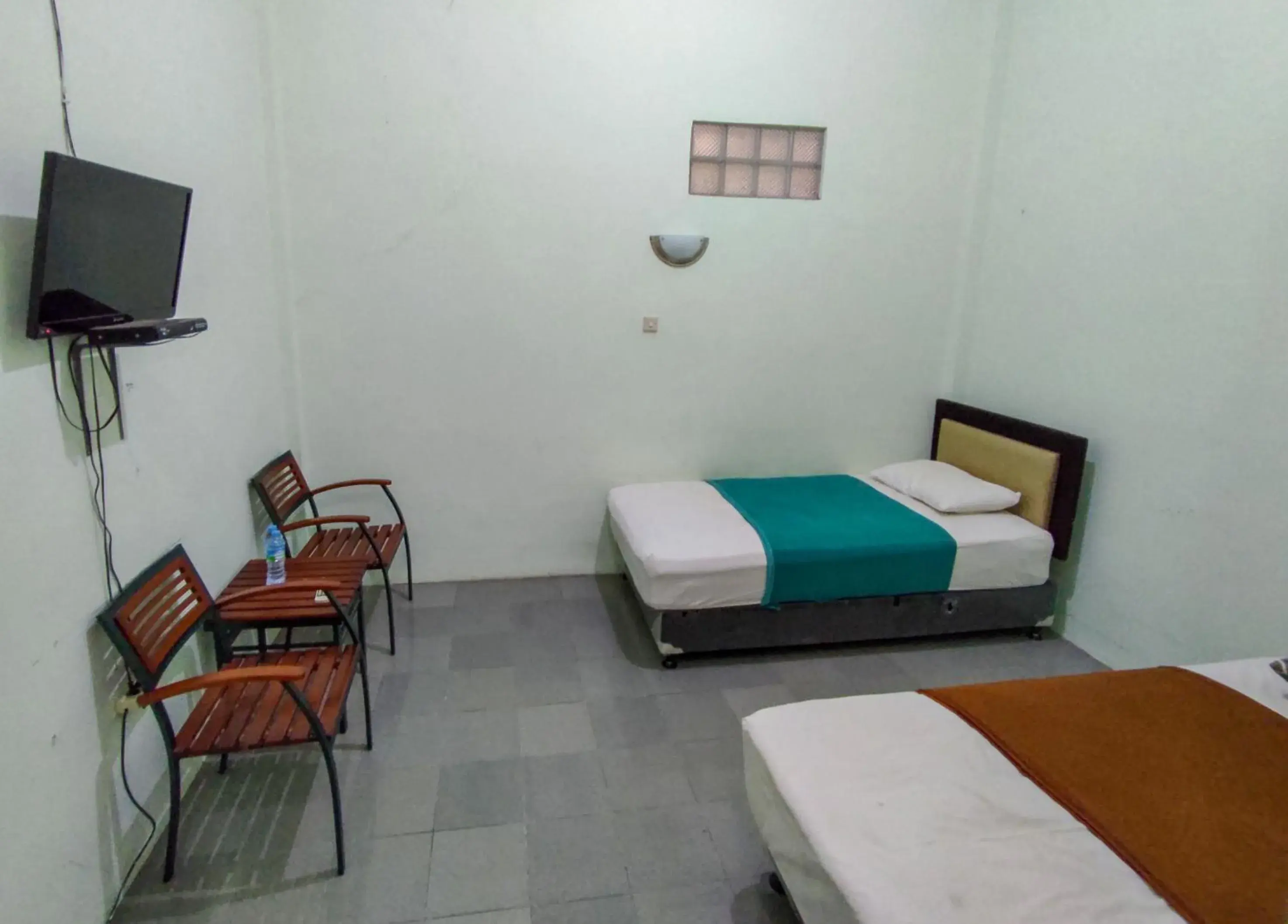 Bed in Wisma Tulus Syariah Kebumen Mitra RedDoorz Bed in Wisma Tulus Syariah Kebumen Mitra RedDoorz
