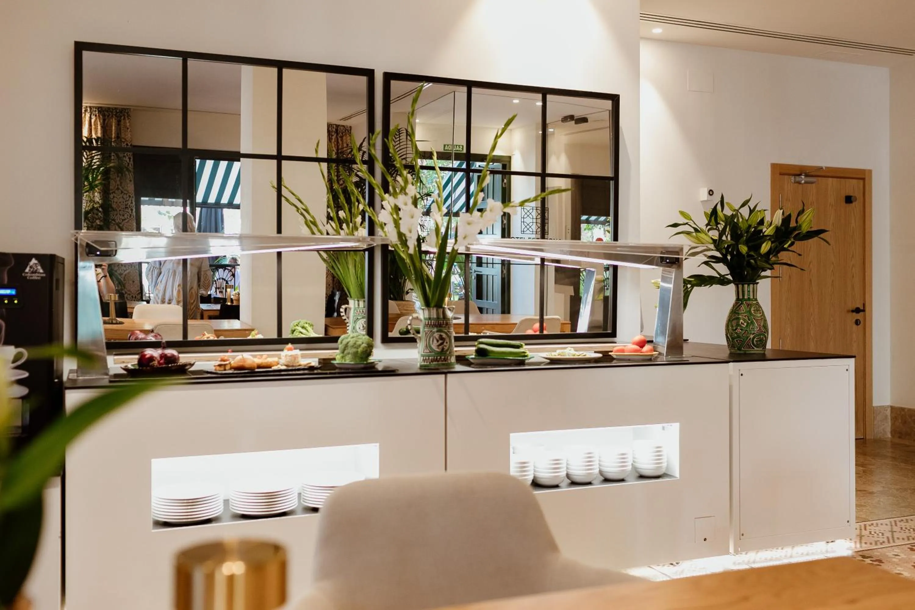 Restaurant/places to eat in Hotel Estepona Plaza