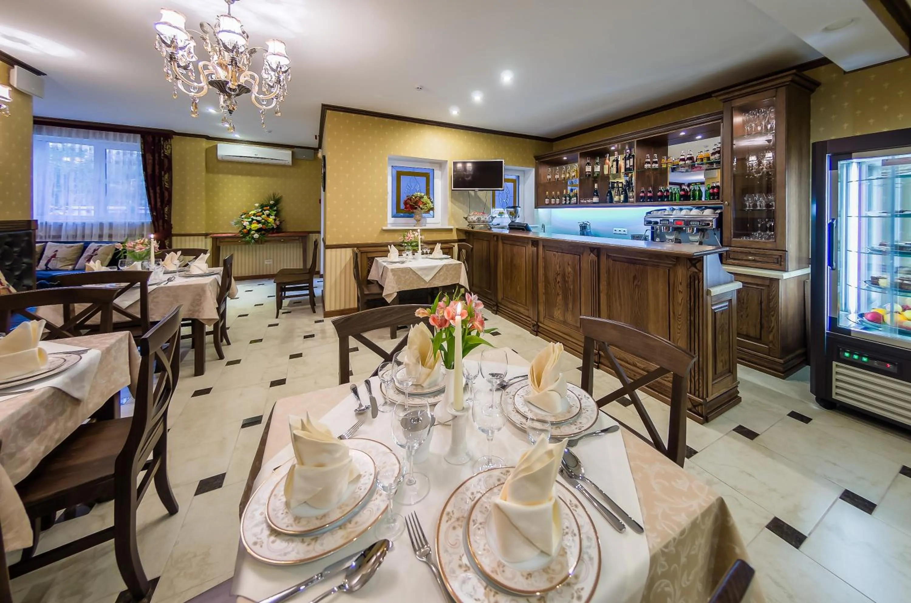 Restaurant/places to eat in Bystrytsya Lux