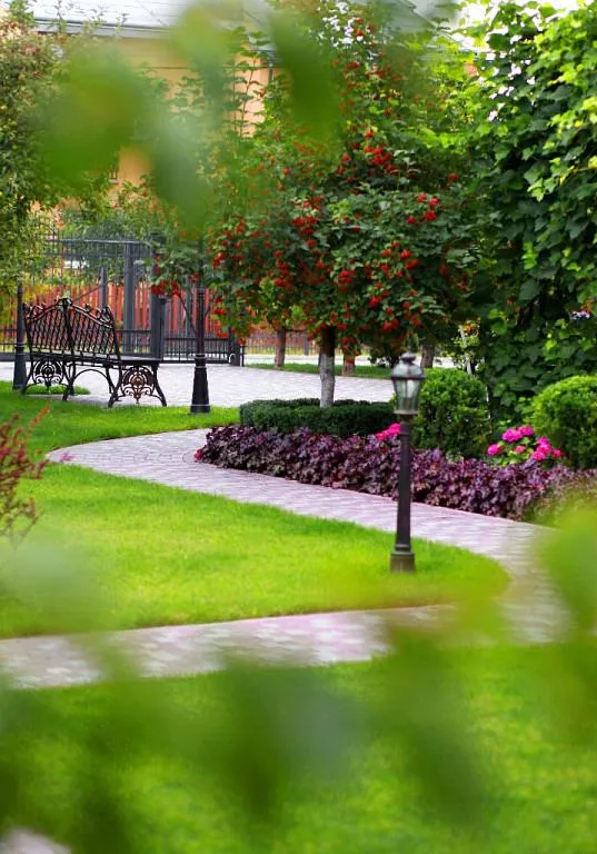 Garden in Bystrytsya Lux
