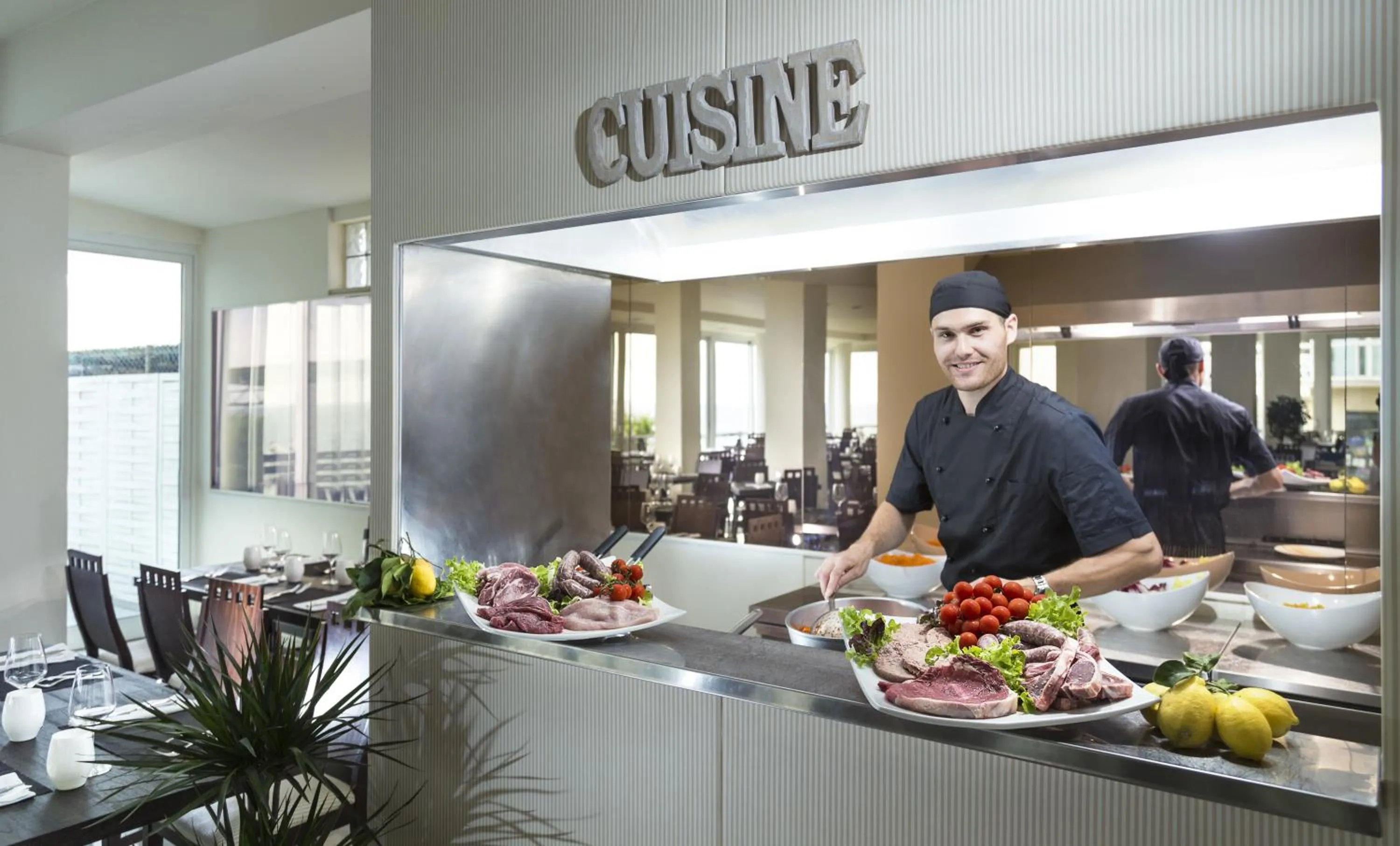 Restaurant/places to eat in Hotel Sans Souci