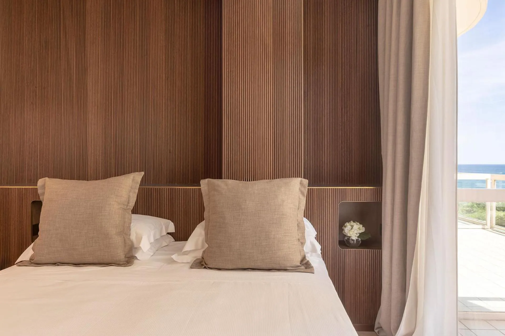 Bed in Hotel Sans Souci