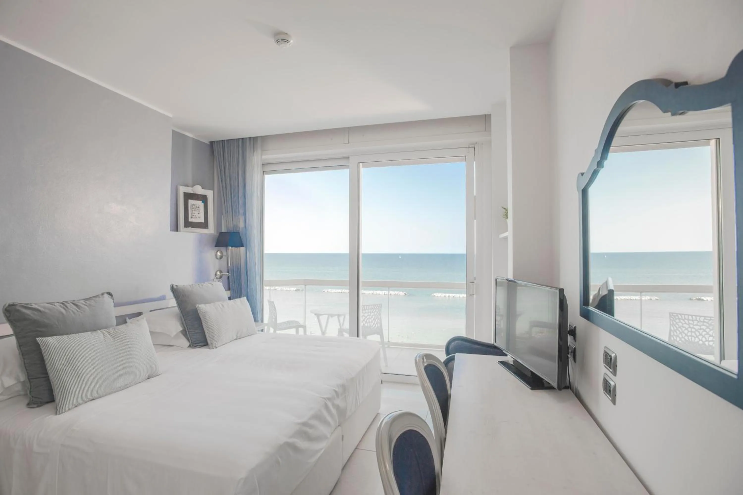 Sea view, Bed in Hotel Sans Souci