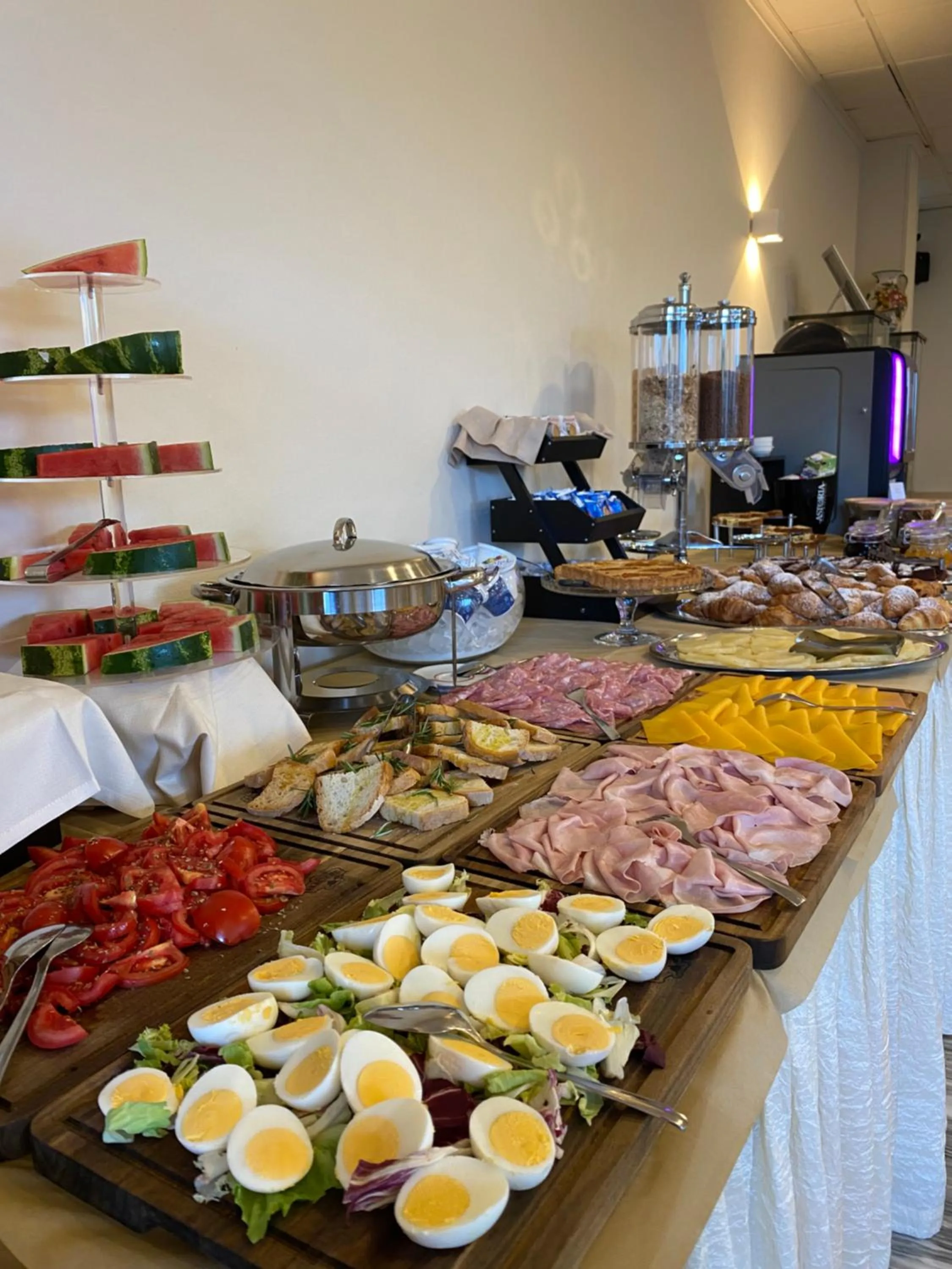 Buffet breakfast in Hotel Monti
