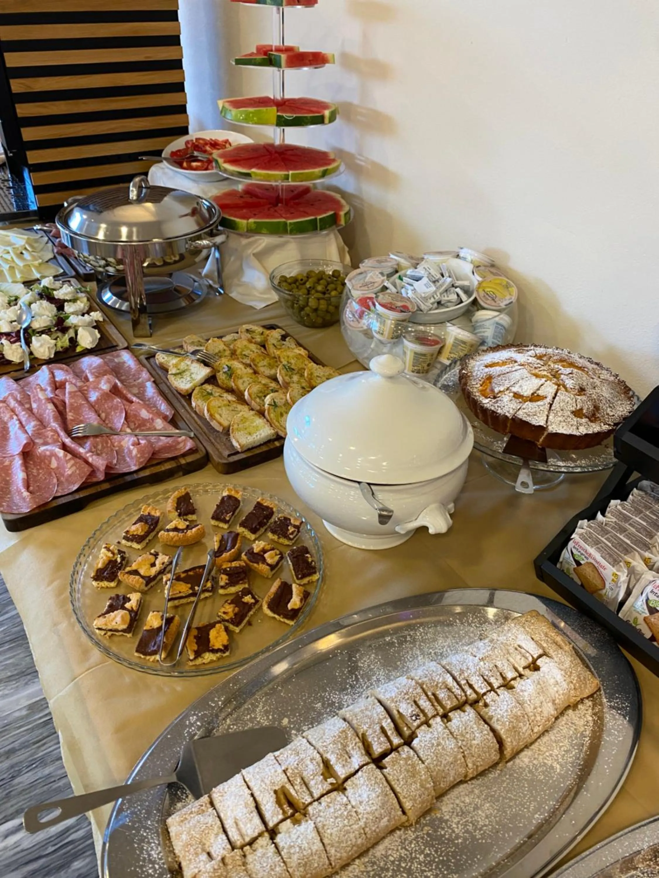 Buffet breakfast in Hotel Monti