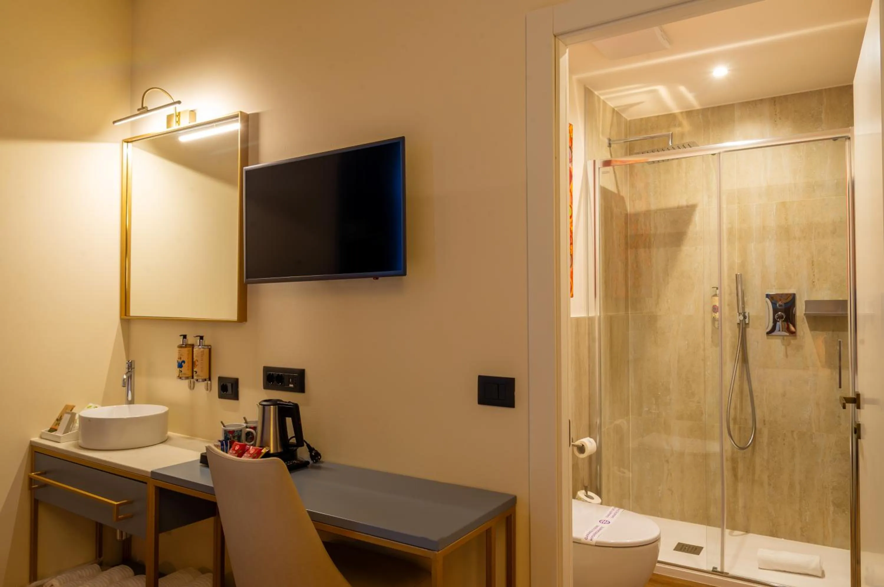 Shower in Hotel Rovereto