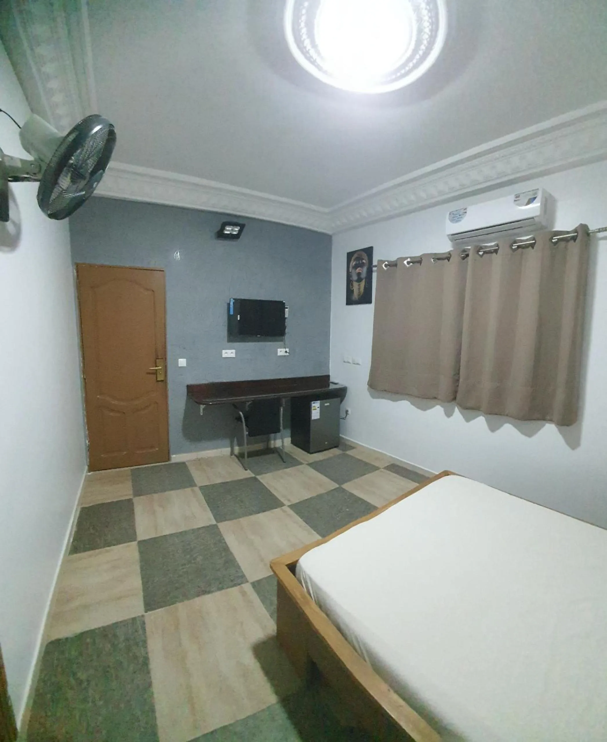 Photo of the whole room, Bed in Résidence abdou diouf