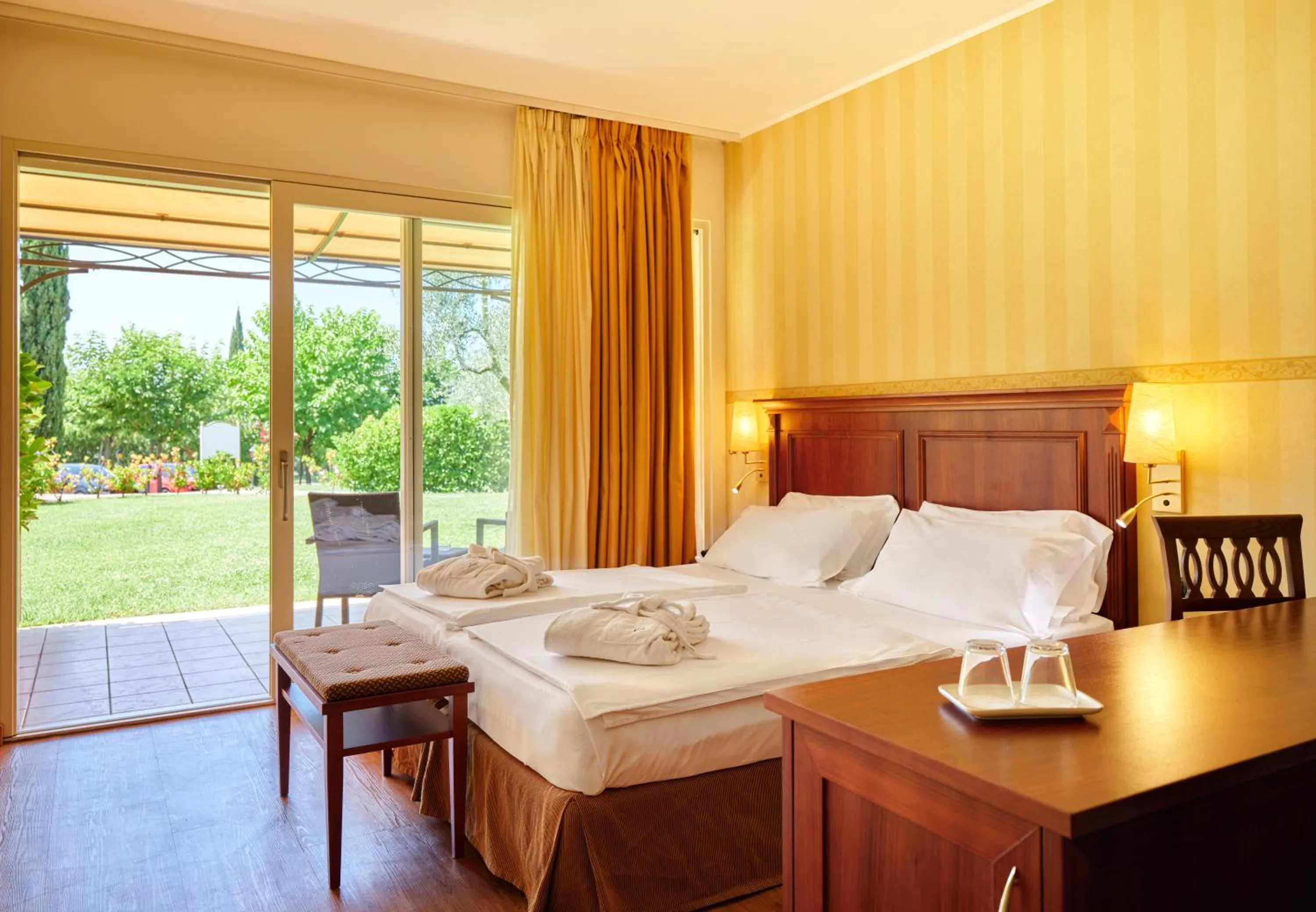 Bed in Hotel Boffenigo - The Golden Hour