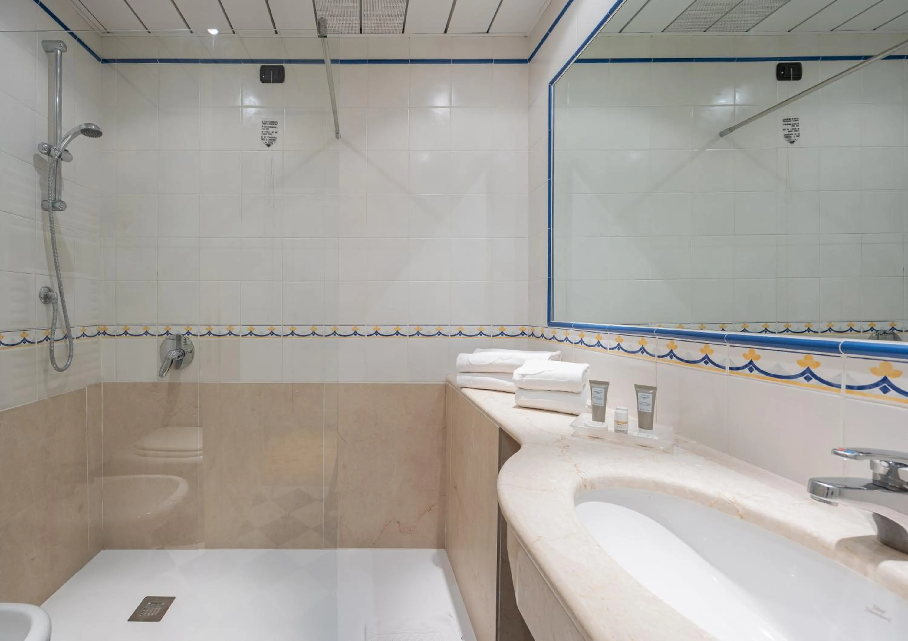 Superior Double Room in Hotel Boffenigo - The Golden Hour