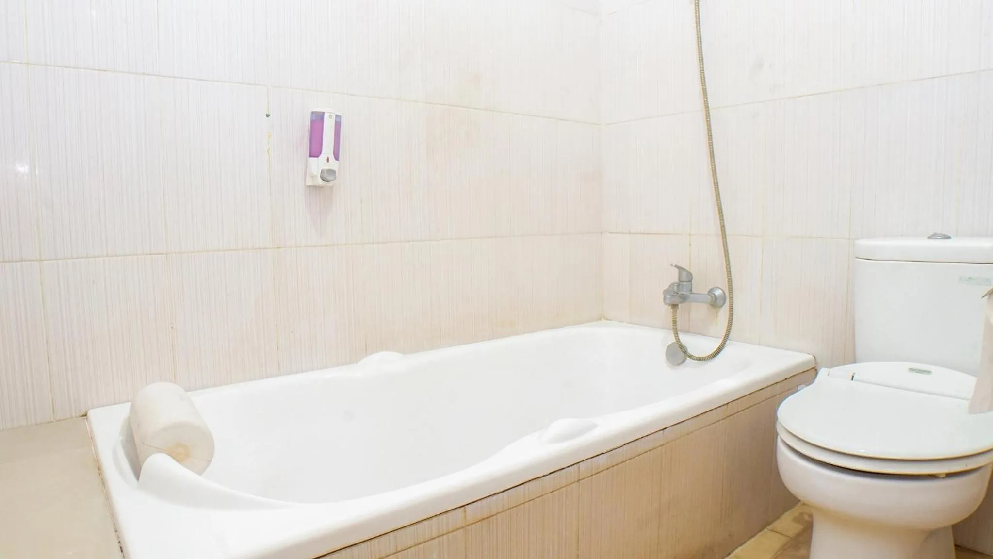 Toilet in Horton Hotel Cirebon