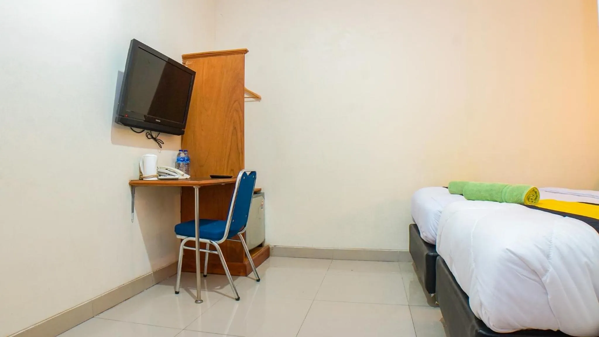 TV and multimedia, Bed in Horton Hotel Cirebon