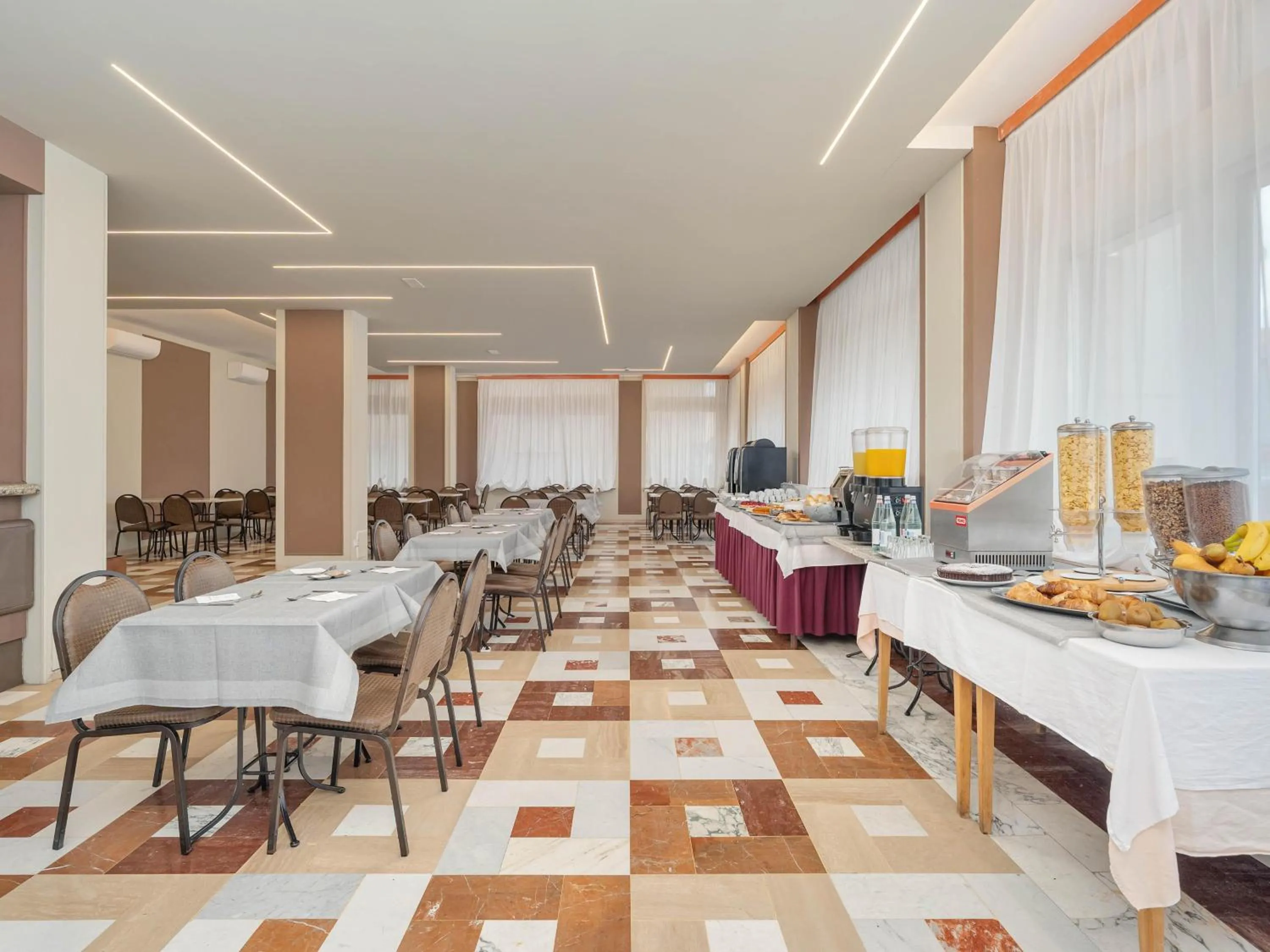 Restaurant/places to eat in B&B HOTEL Riviera Celle Ligure