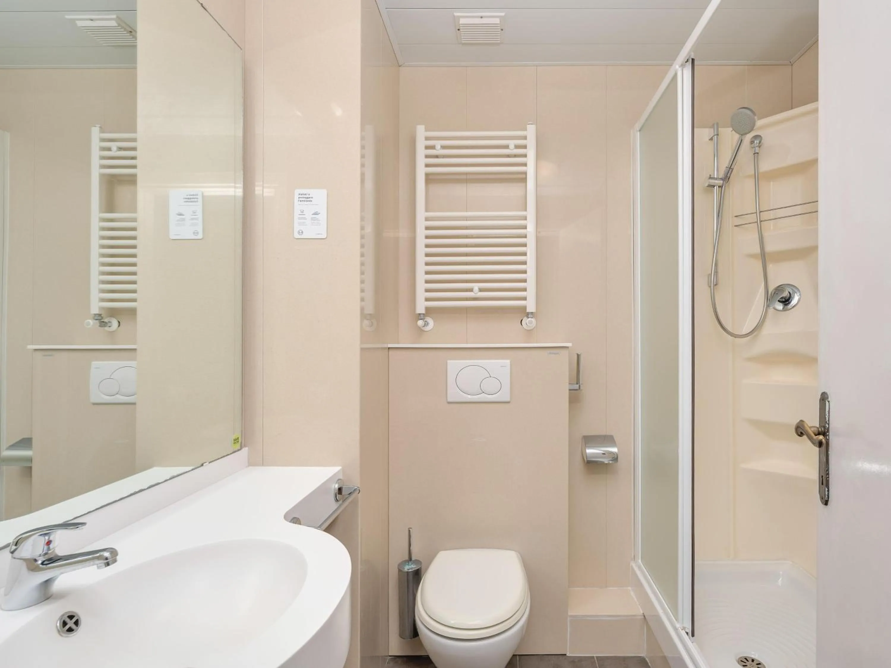 Bathroom in B&B HOTEL Riviera Celle Ligure