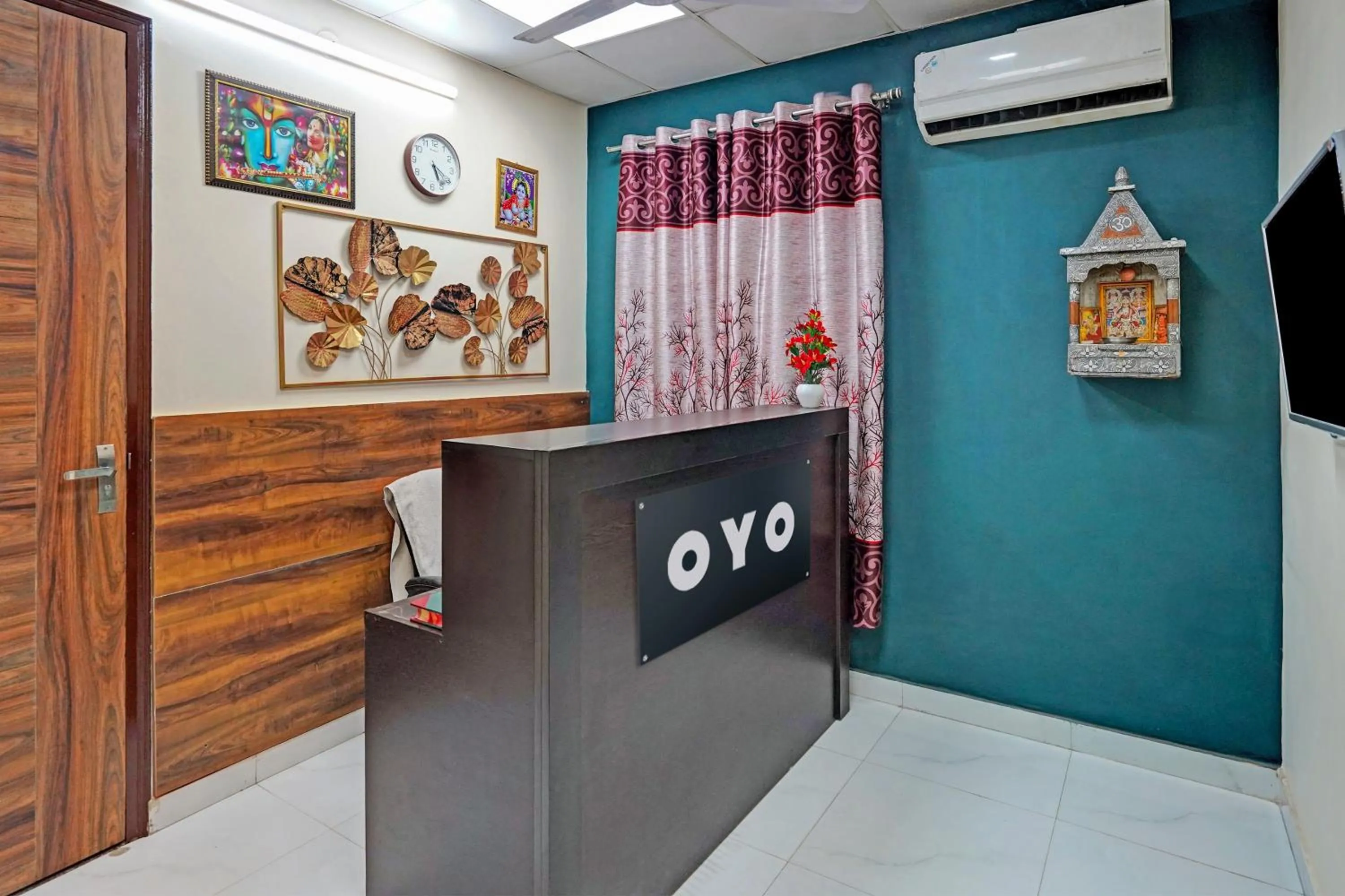 Lobby or reception in Royal Hotel