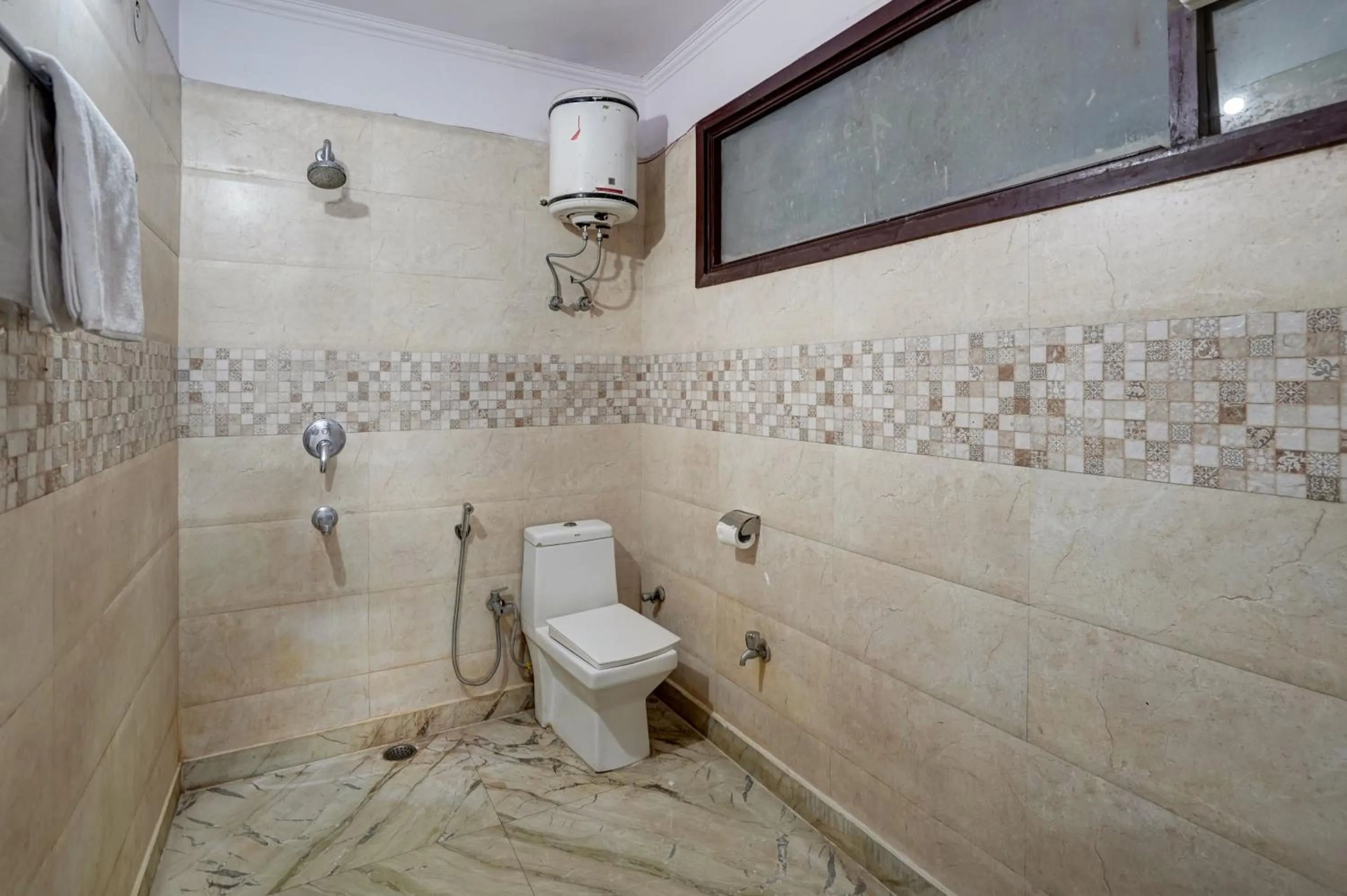 Shower in Hotel South Delhi Inn Just 10 Minute Away Form Nizamuddin Railway Station