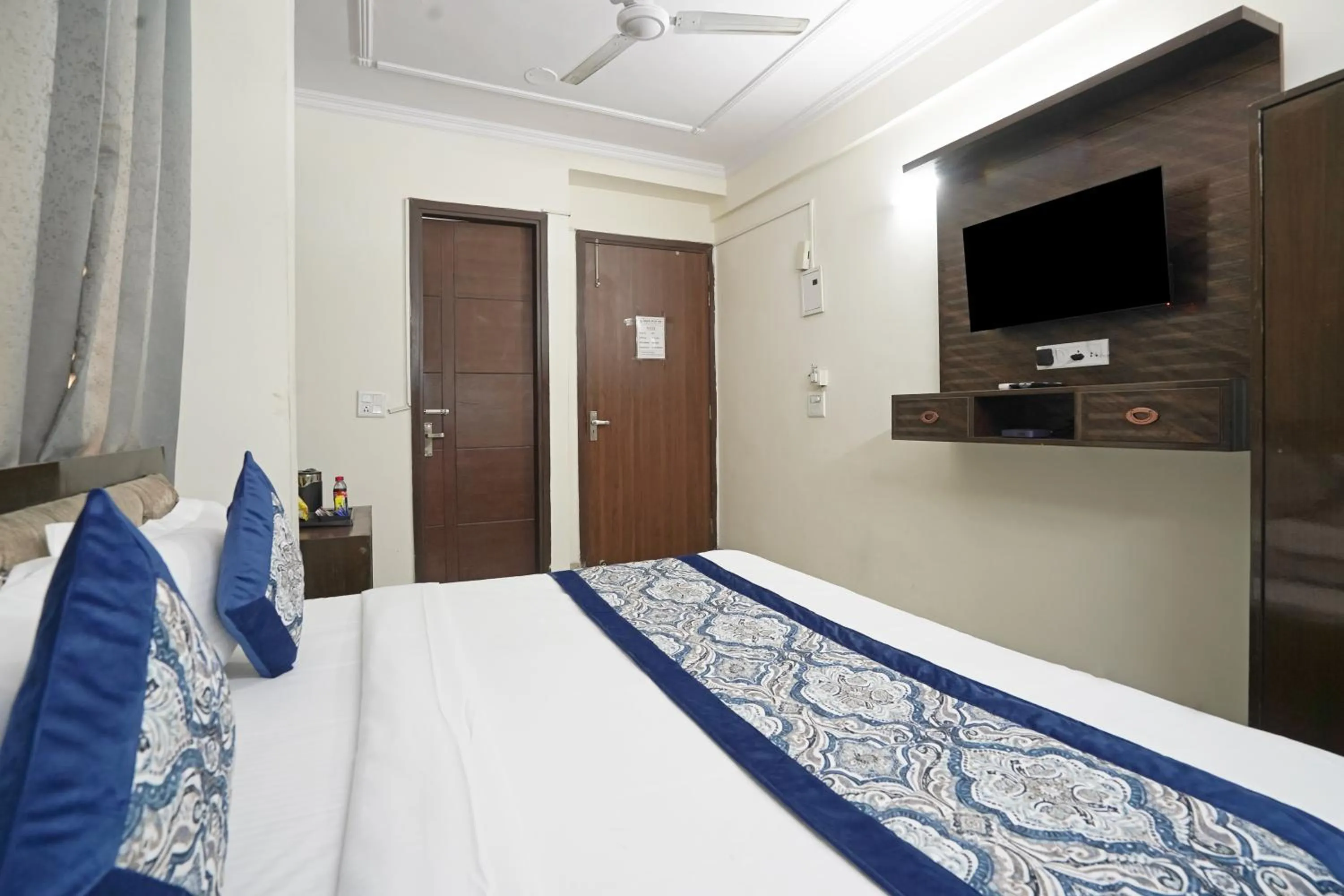Hotel South Delhi Inn Just 10 Minute Away Form Nizamuddin Railway Station