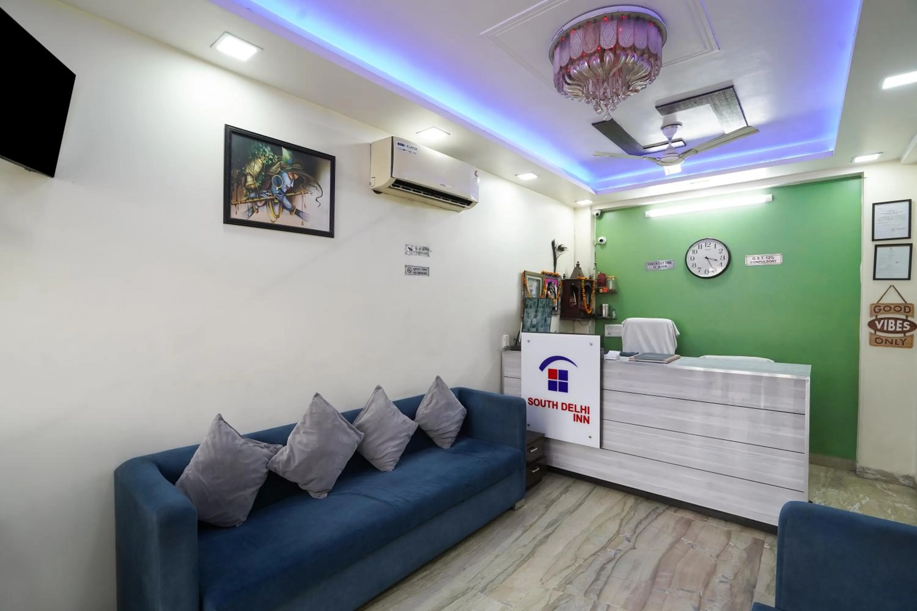 Hotel South Delhi Inn Just 10 Minute Away Form Nizamuddin Railway Station