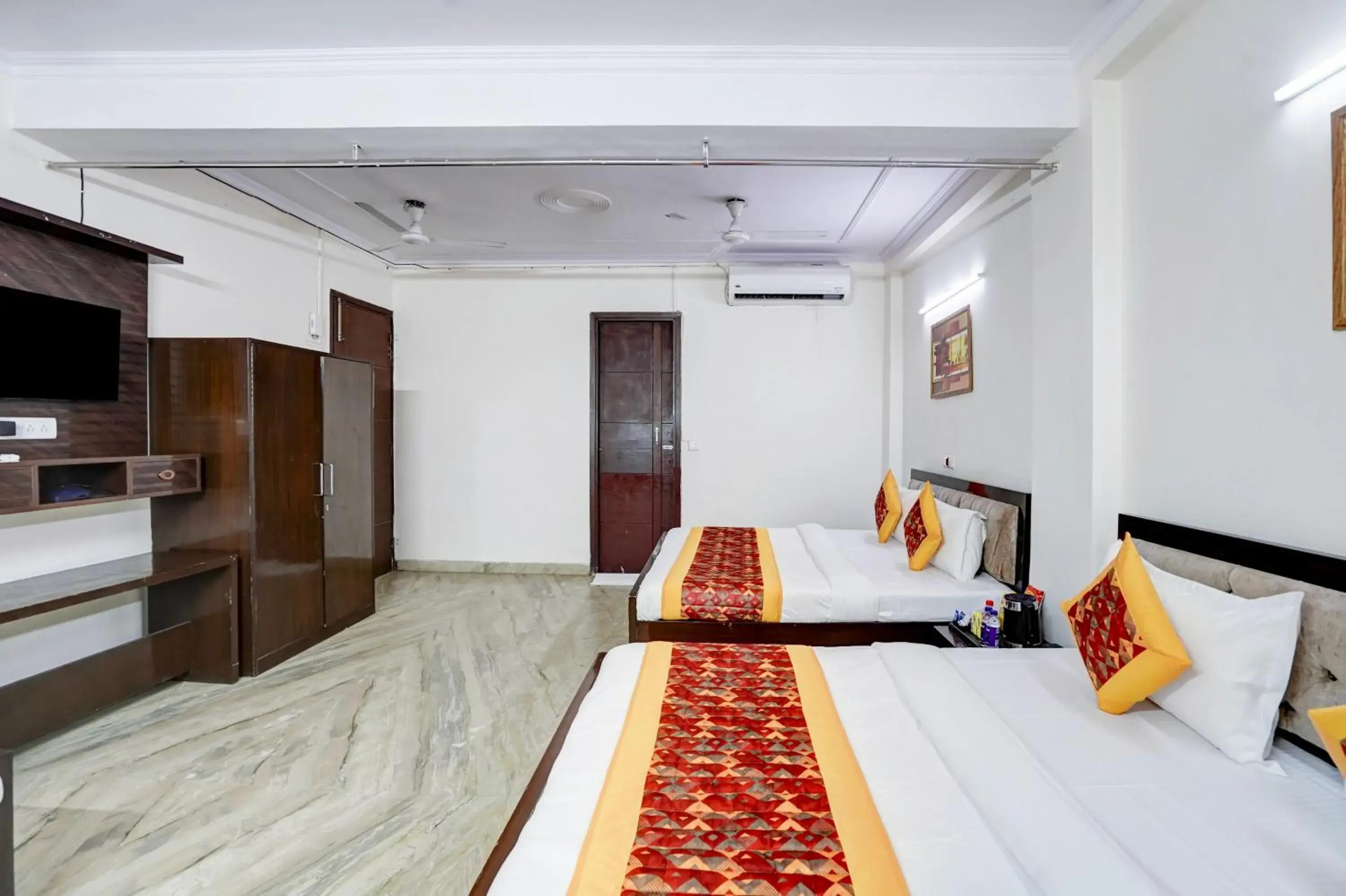 Bed in Hotel South Delhi Inn Just 10 Minute Away Form Nizamuddin Railway Station Bed in Hotel South Delhi Inn Just 10 Minute Away Form Nizamuddin Railway Station