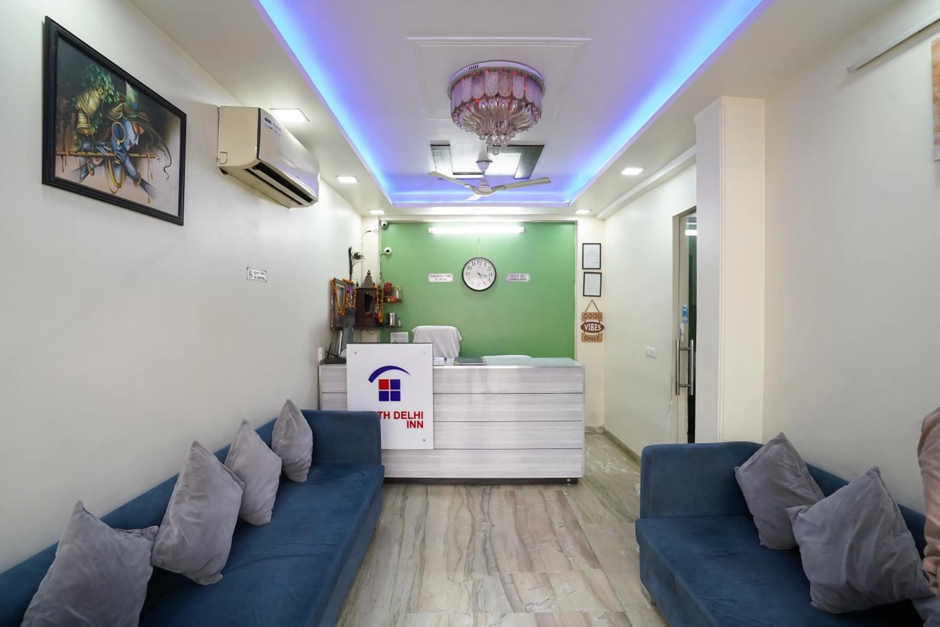 Hotel South Delhi Inn Just 10 Minute Away Form Nizamuddin Railway Station