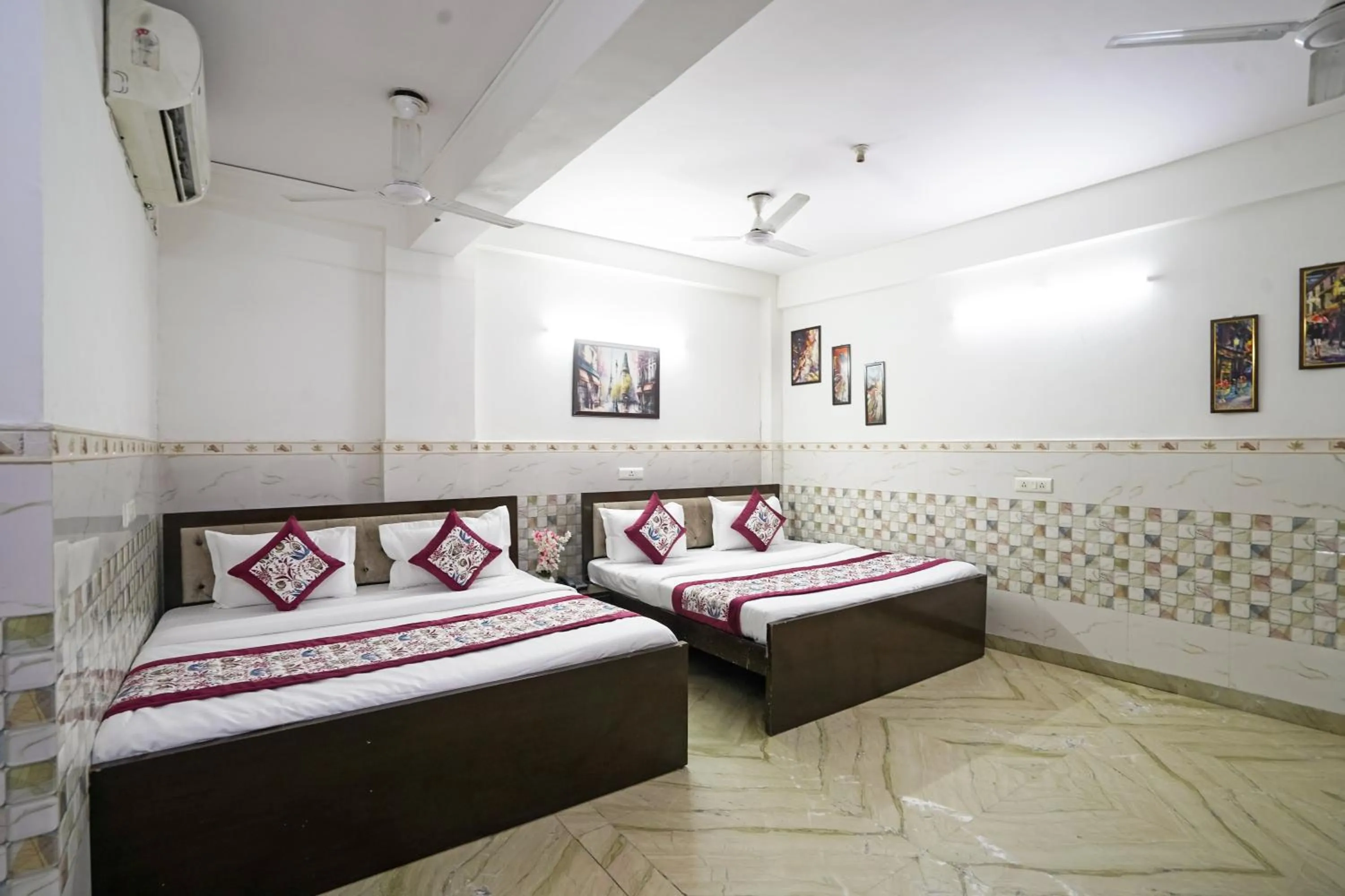 Hotel South Delhi Inn Just 10 Minute Away Form Nizamuddin Railway Station