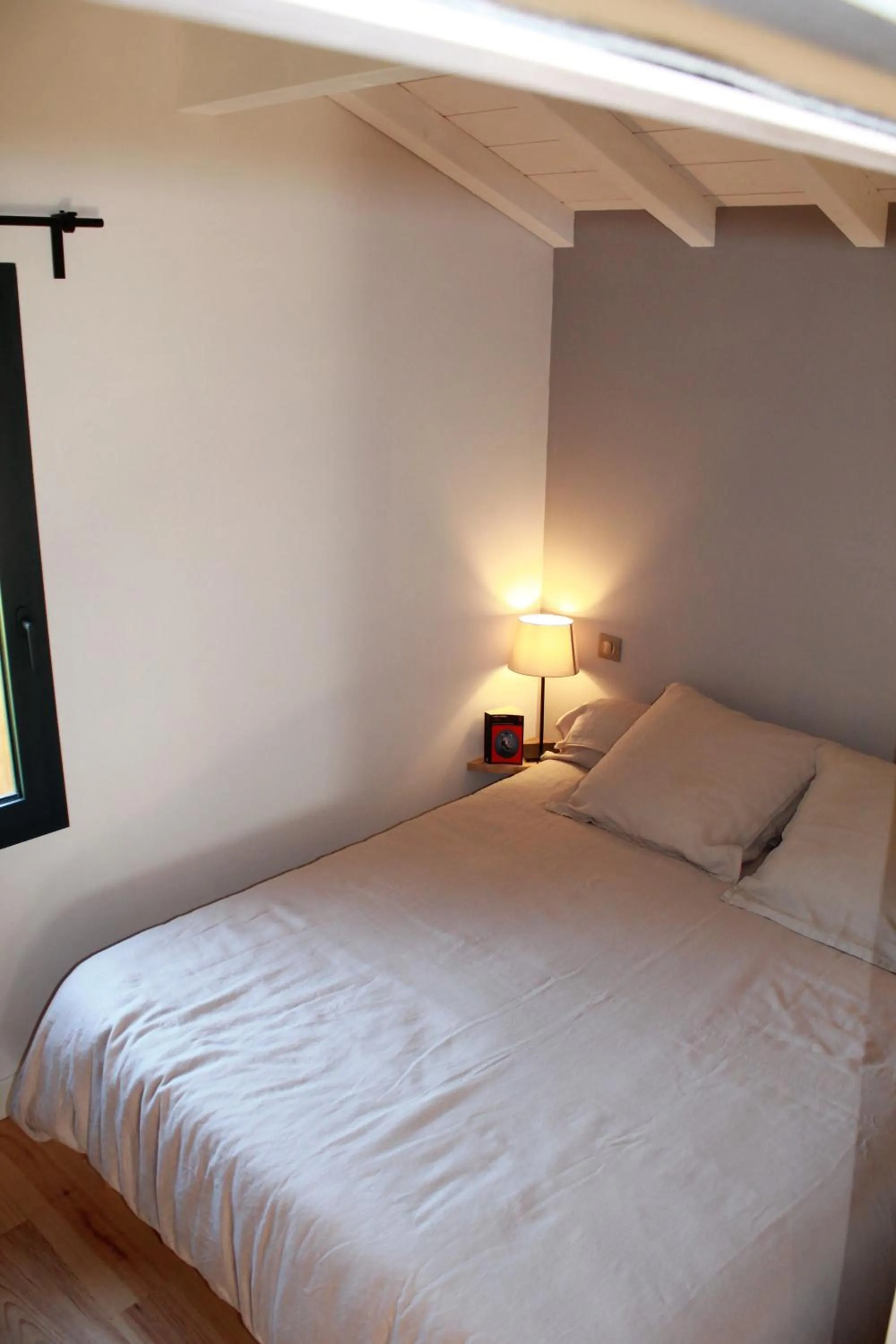 Photo of the whole room, Bed in Narbaitz Vacances