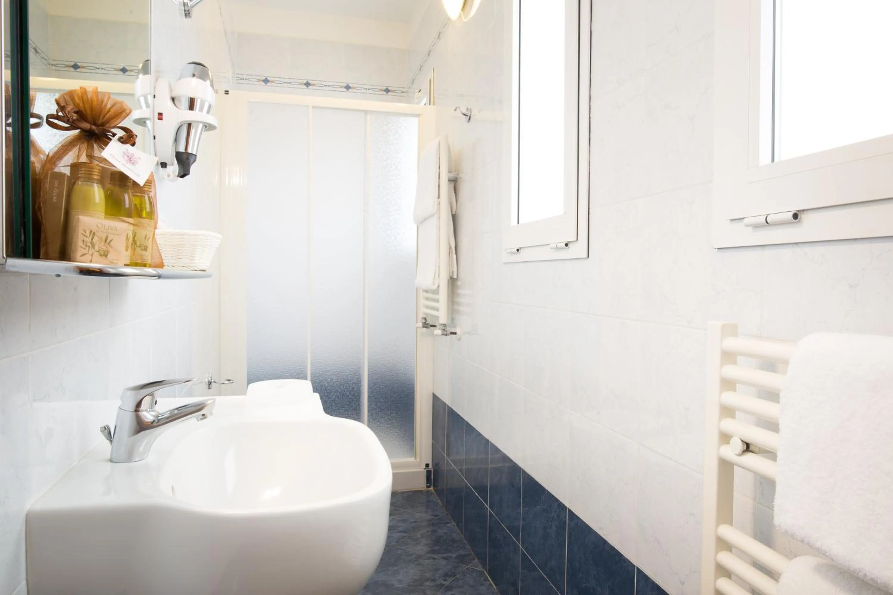 Bathroom in Hotel Montreal