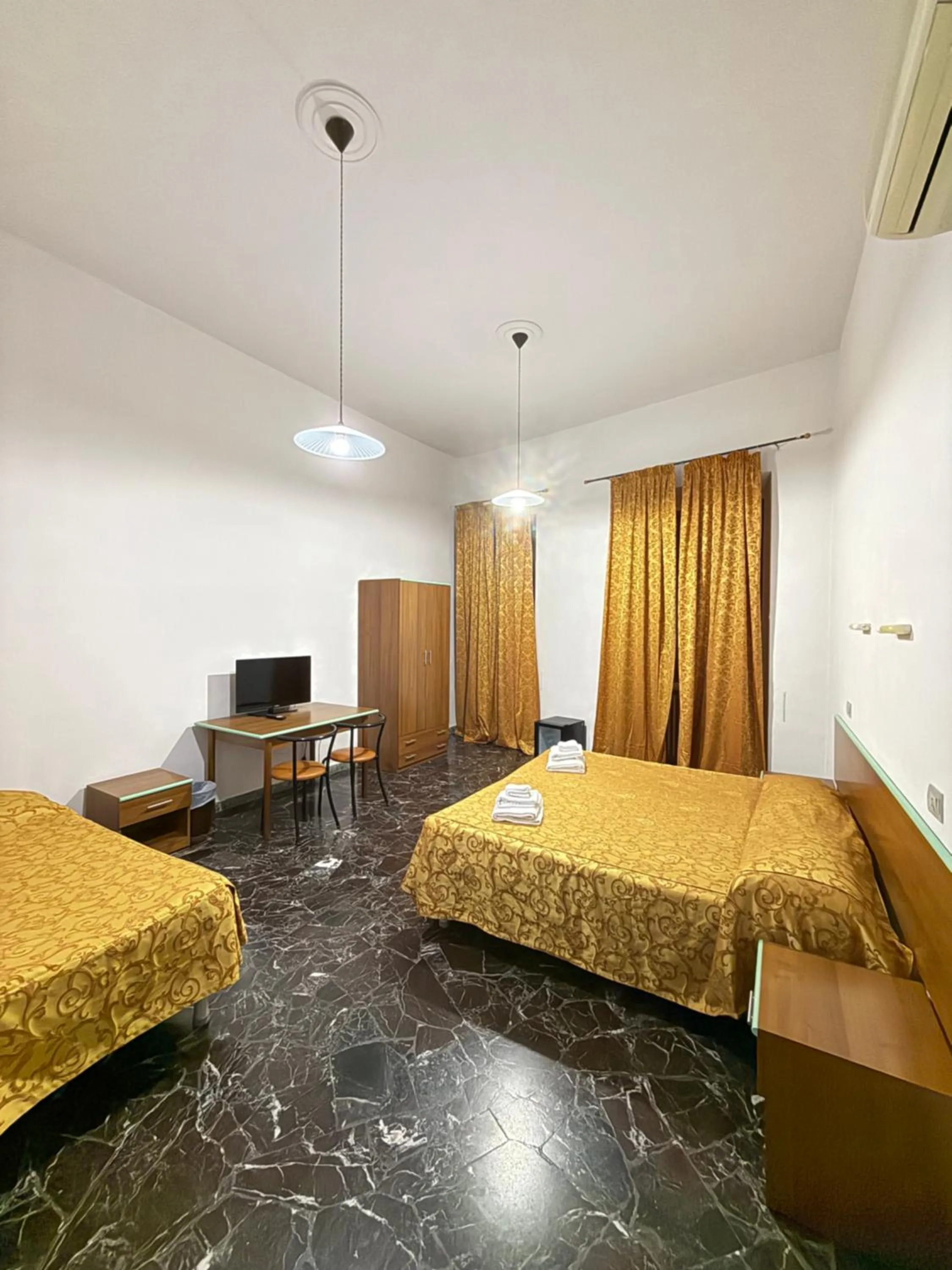 Bed in Hotel Montreal