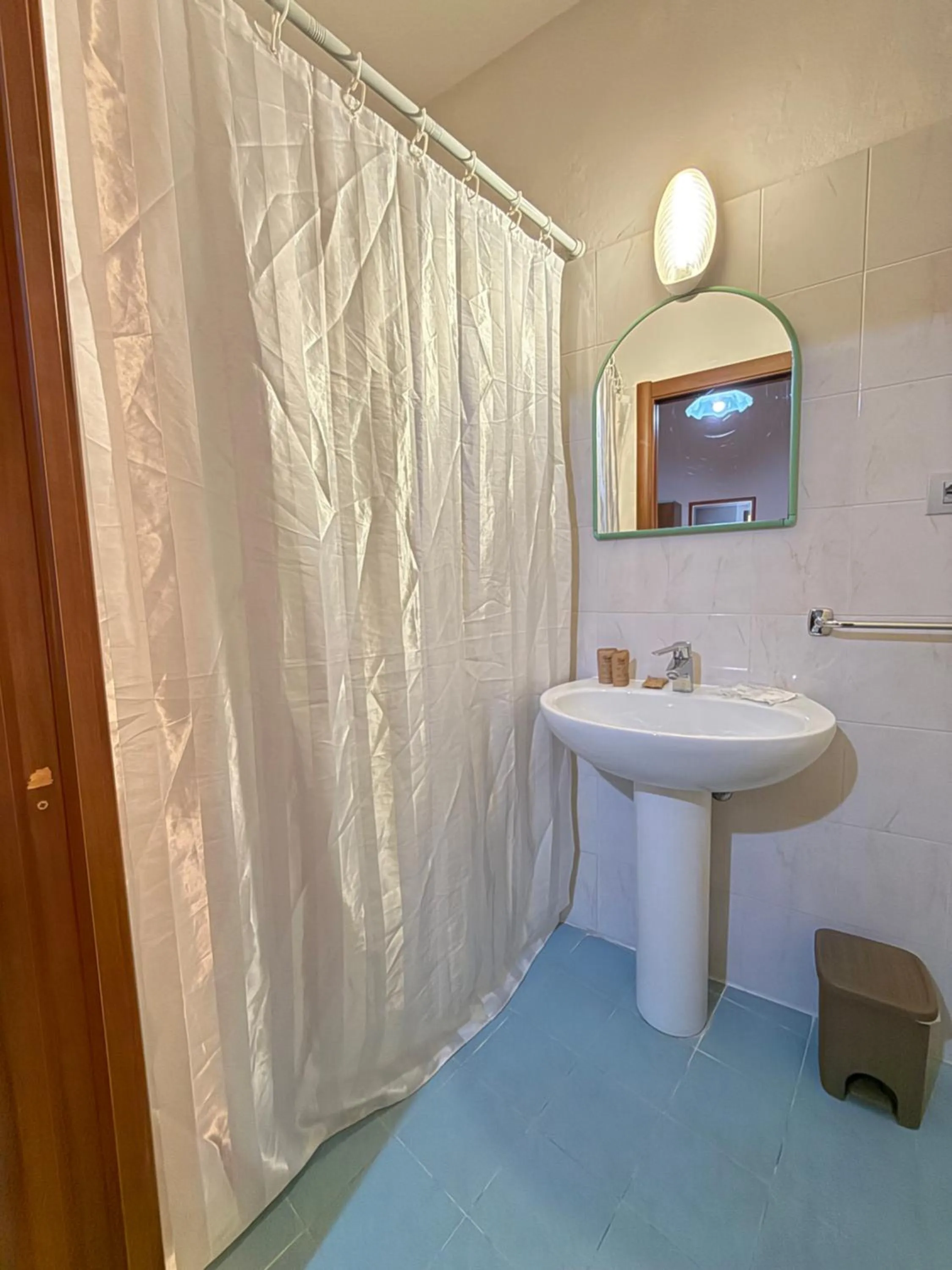 Toilet in Hotel Montreal