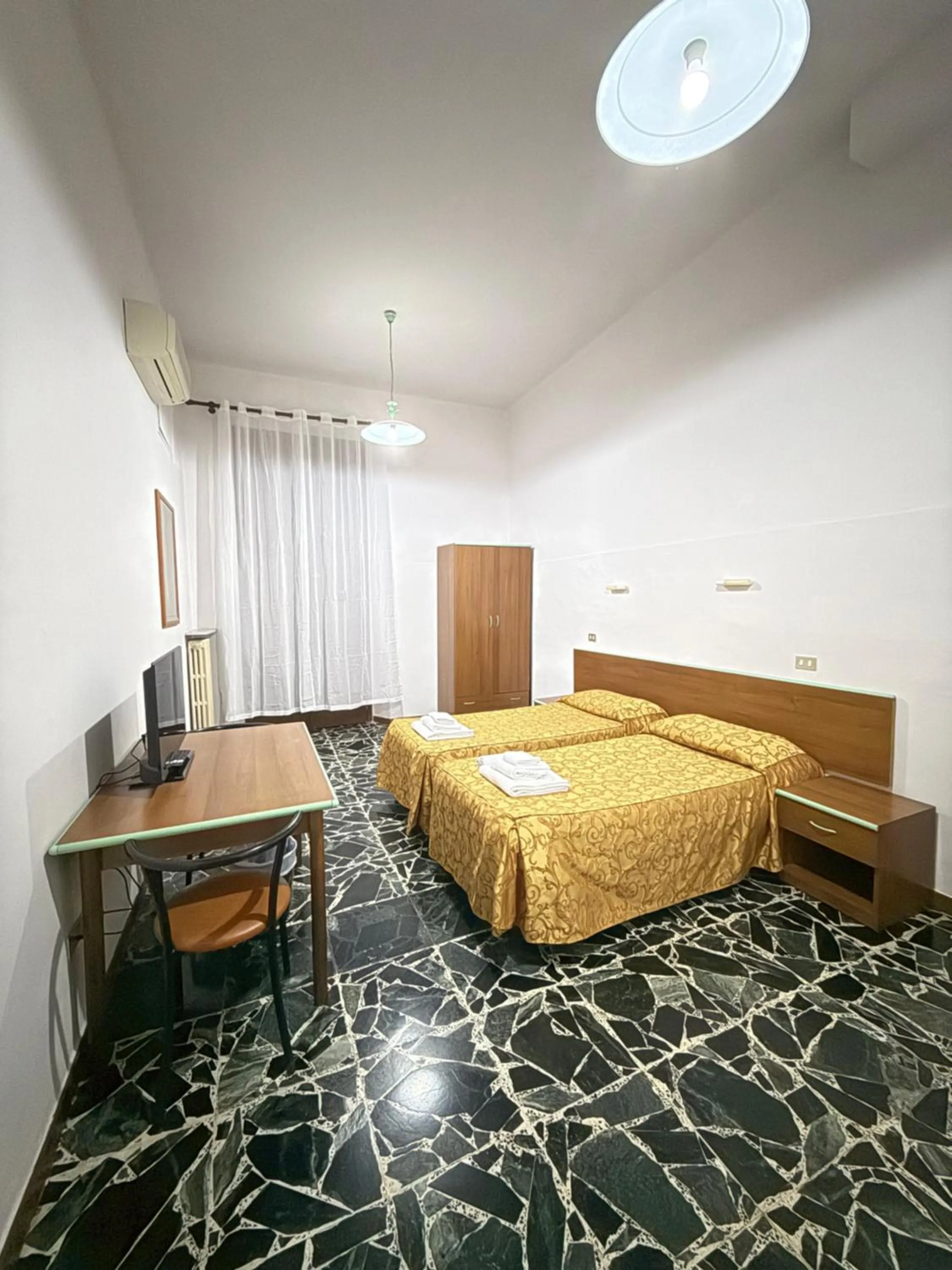 Bed in Hotel Montreal