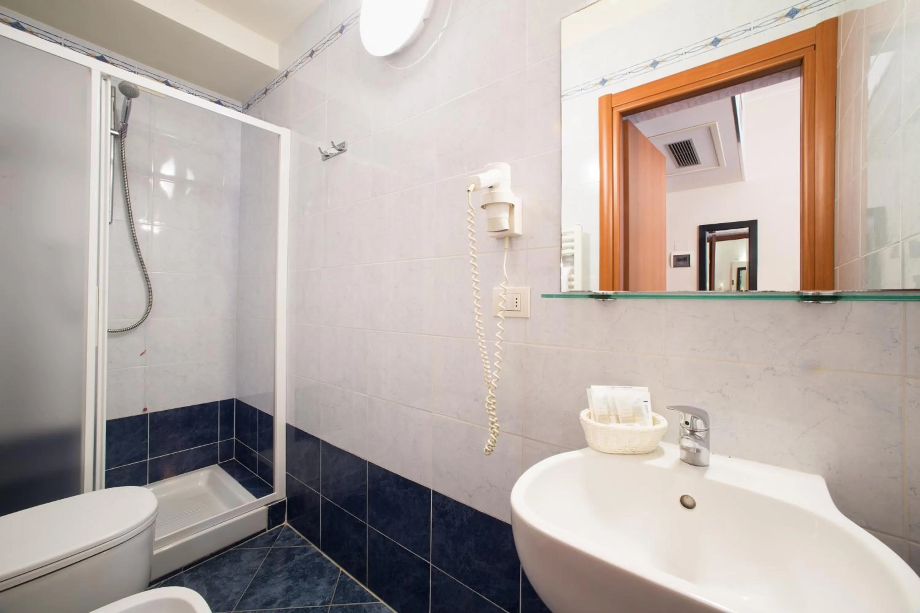 Bathroom in Hotel Montreal