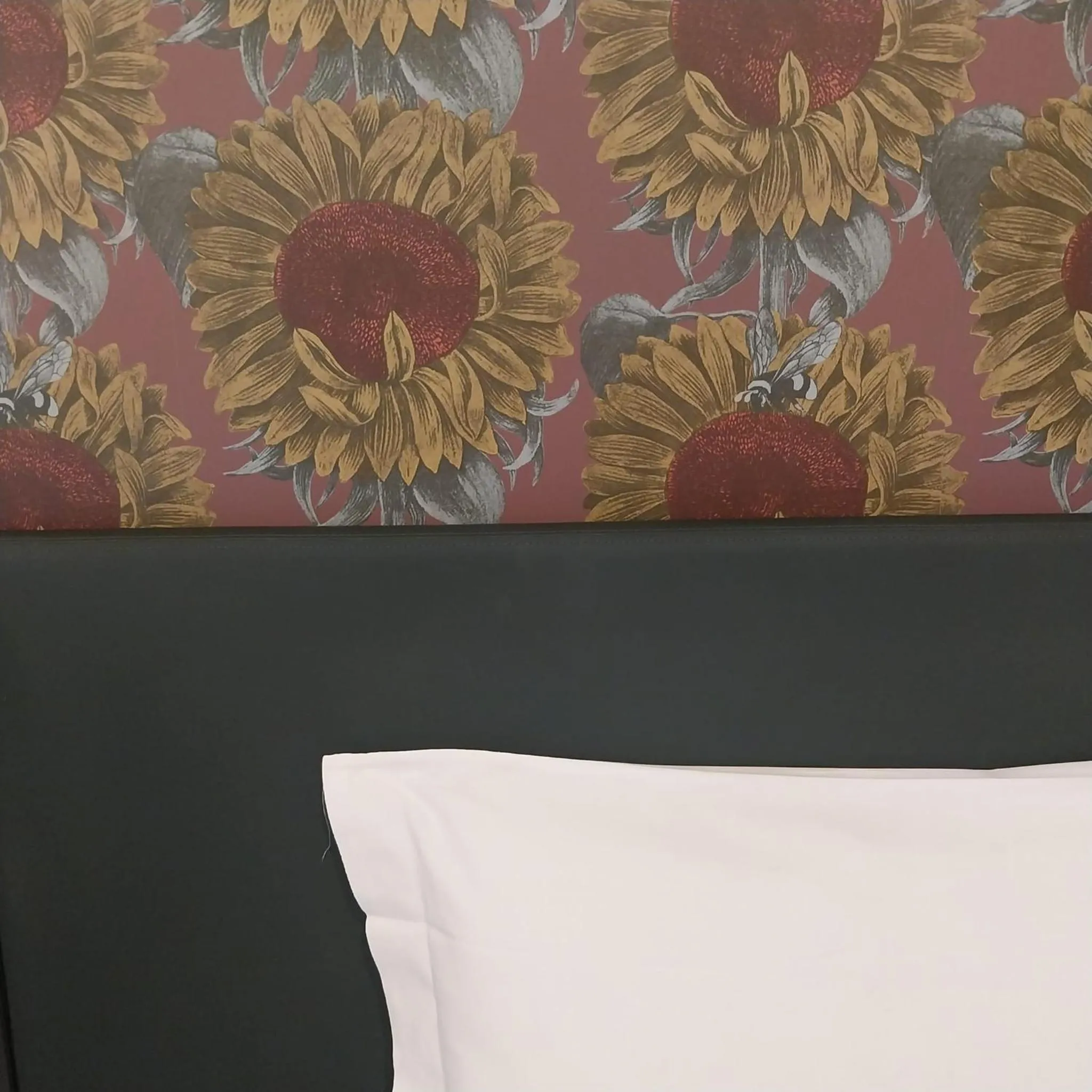 Bed in Hotel Montreal