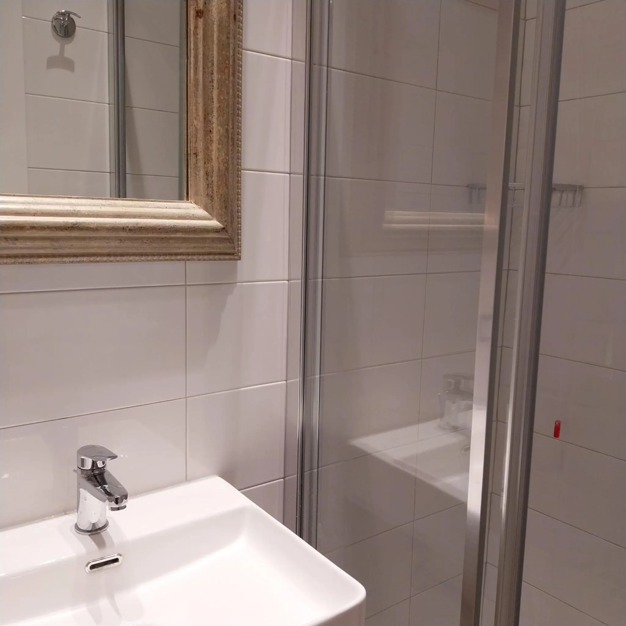 Bathroom in Hotel Montreal