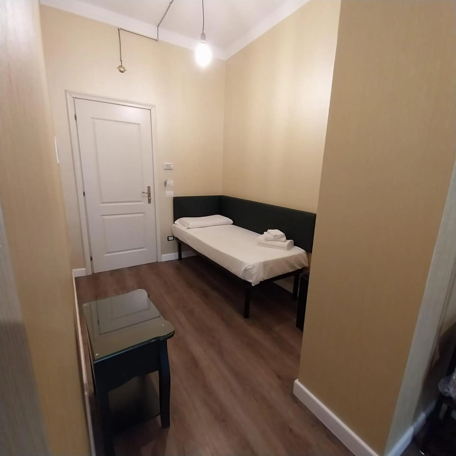 Bed in Hotel Montreal