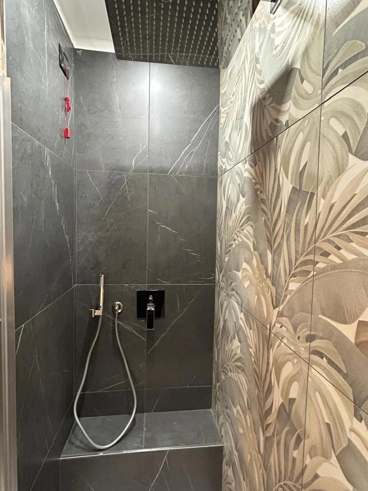 Shower in Hotel Palace