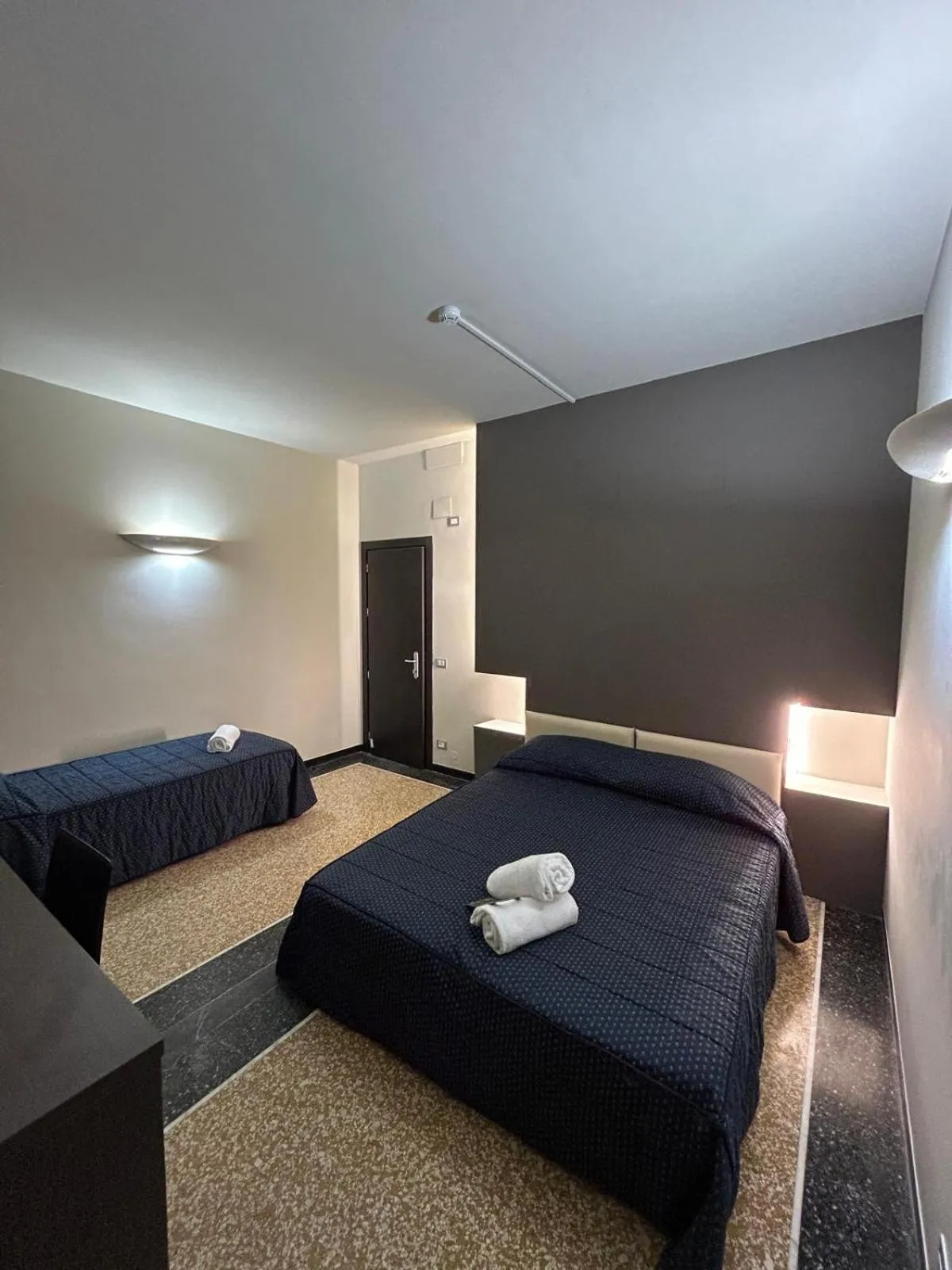 Shower, Bed in Hotel Palace