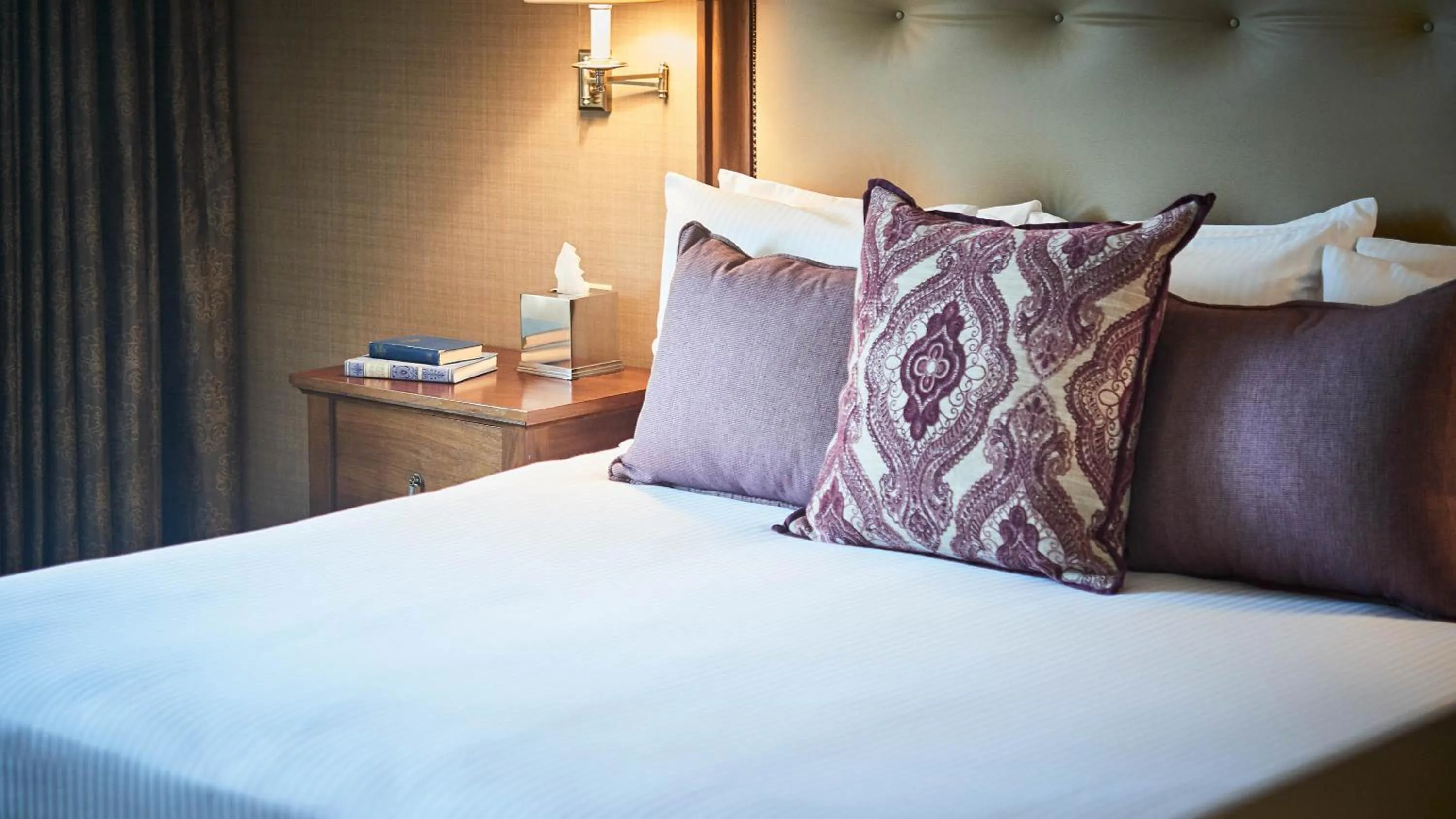 Bed in The Sewanee Inn