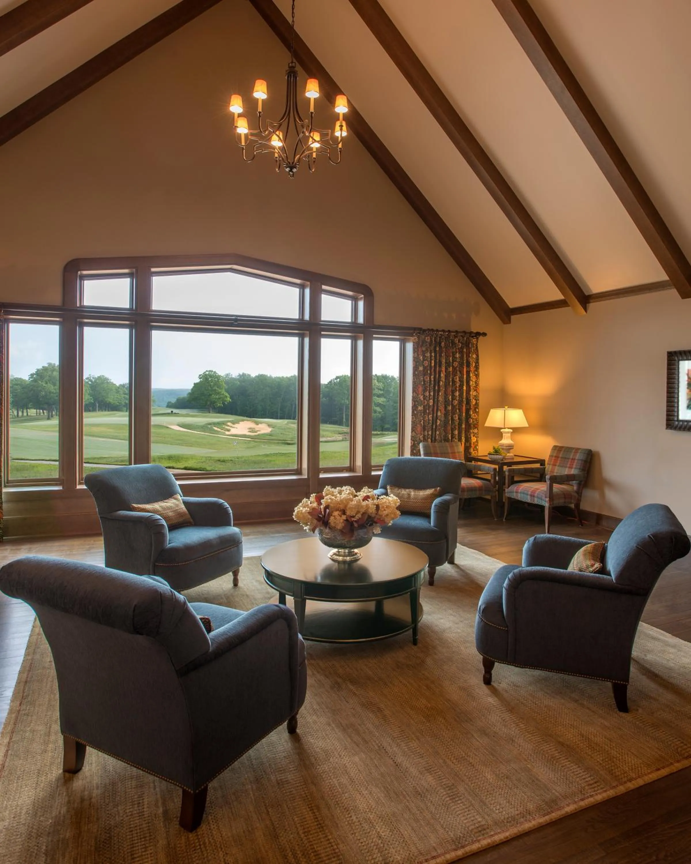 Communal lounge/ TV room in The Sewanee Inn