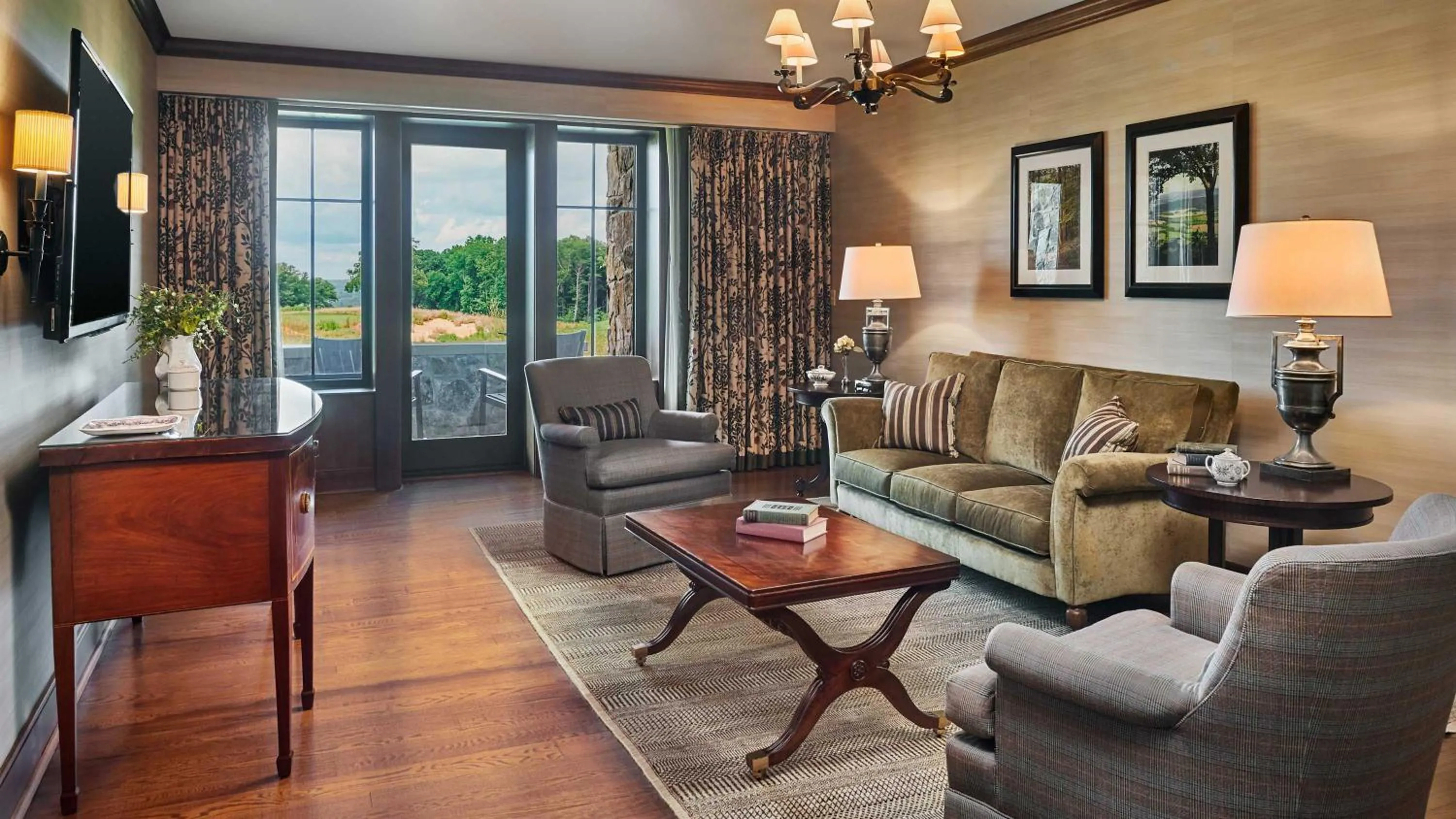 Living room in The Sewanee Inn