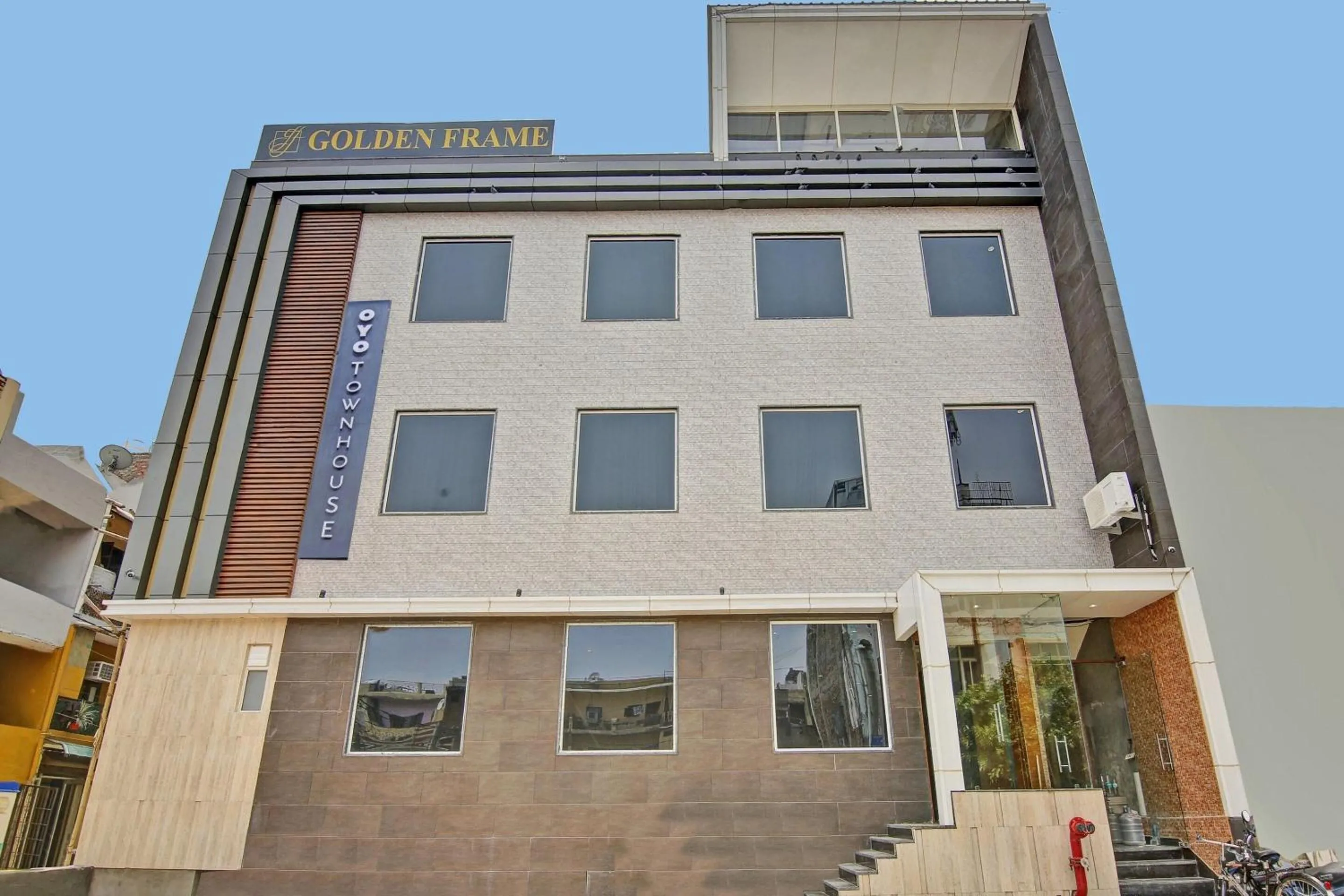 Facade/entrance in Townhouse Golden Frame