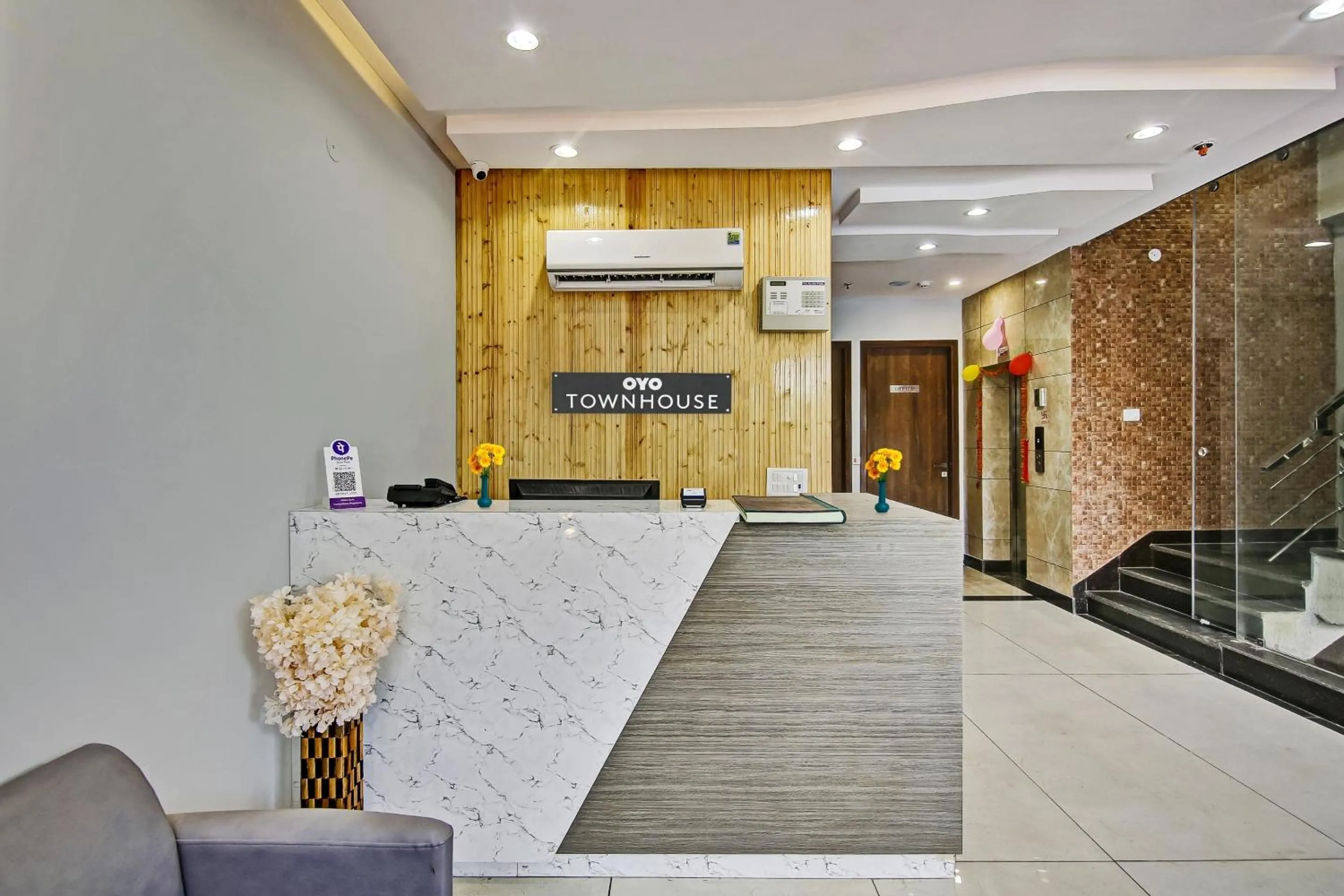 Lobby or reception in Townhouse Golden Frame