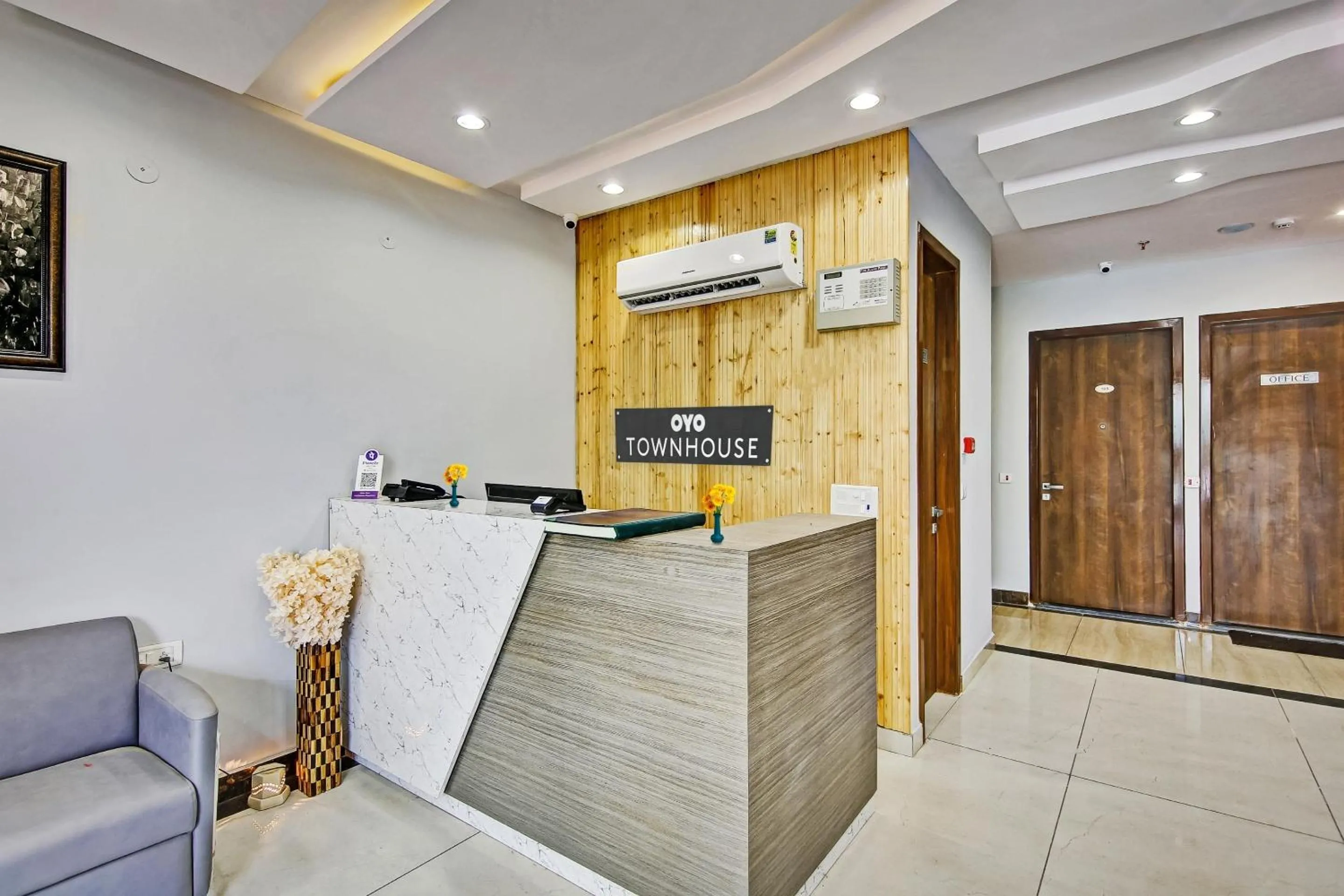 Lobby or reception in Townhouse Golden Frame