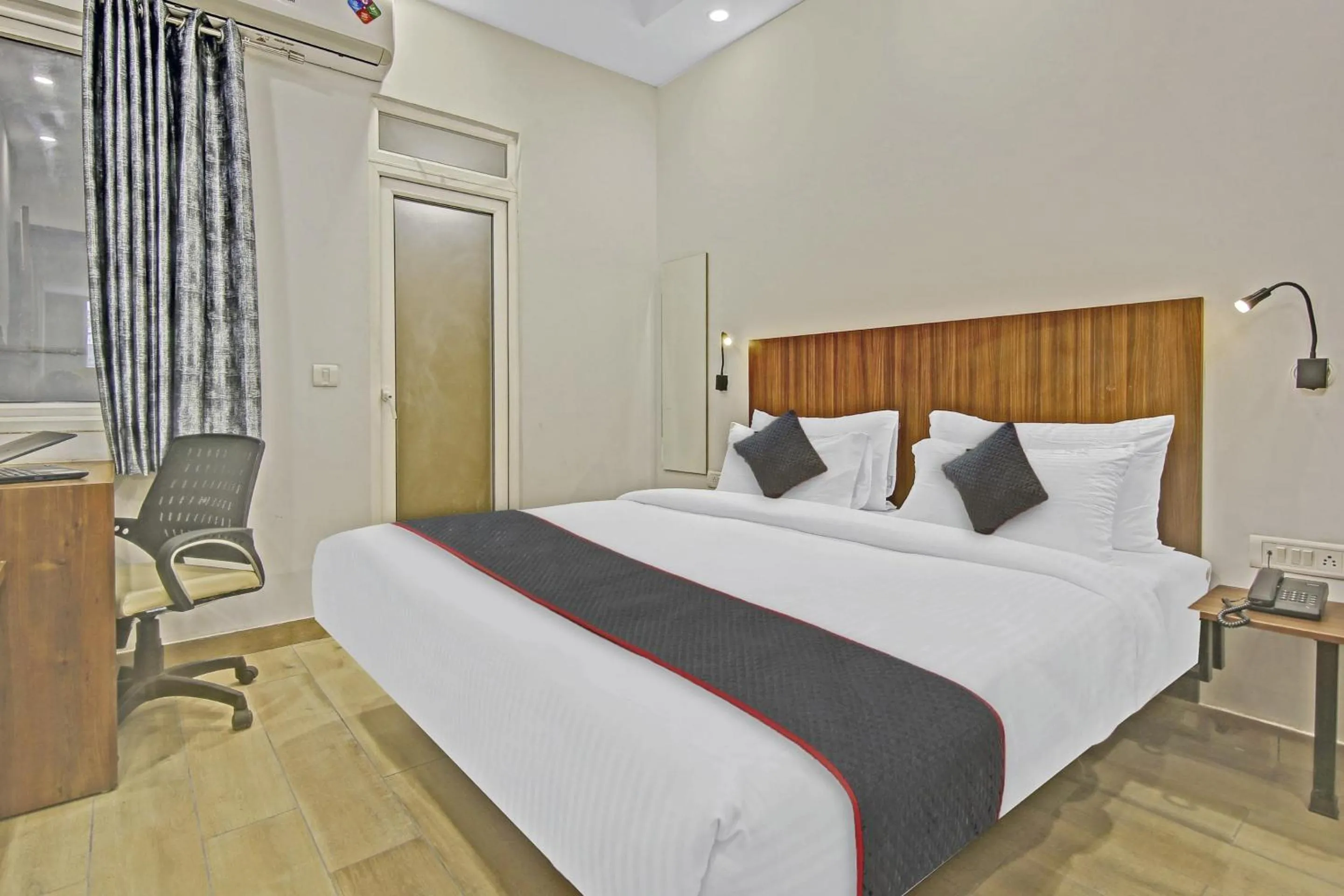 Bedroom, Bed in Townhouse Golden Frame