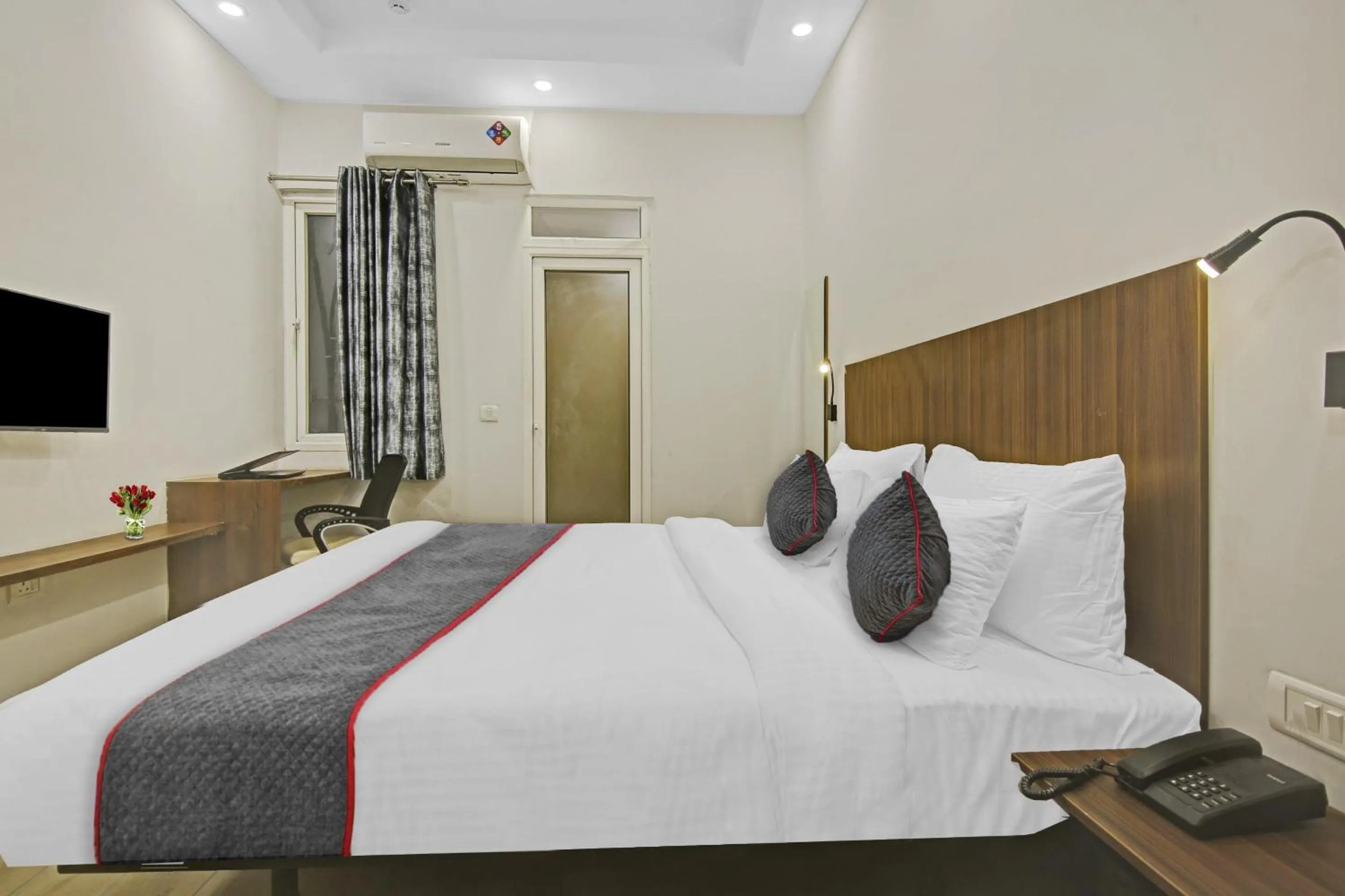 Bedroom, Bed in Townhouse Golden Frame